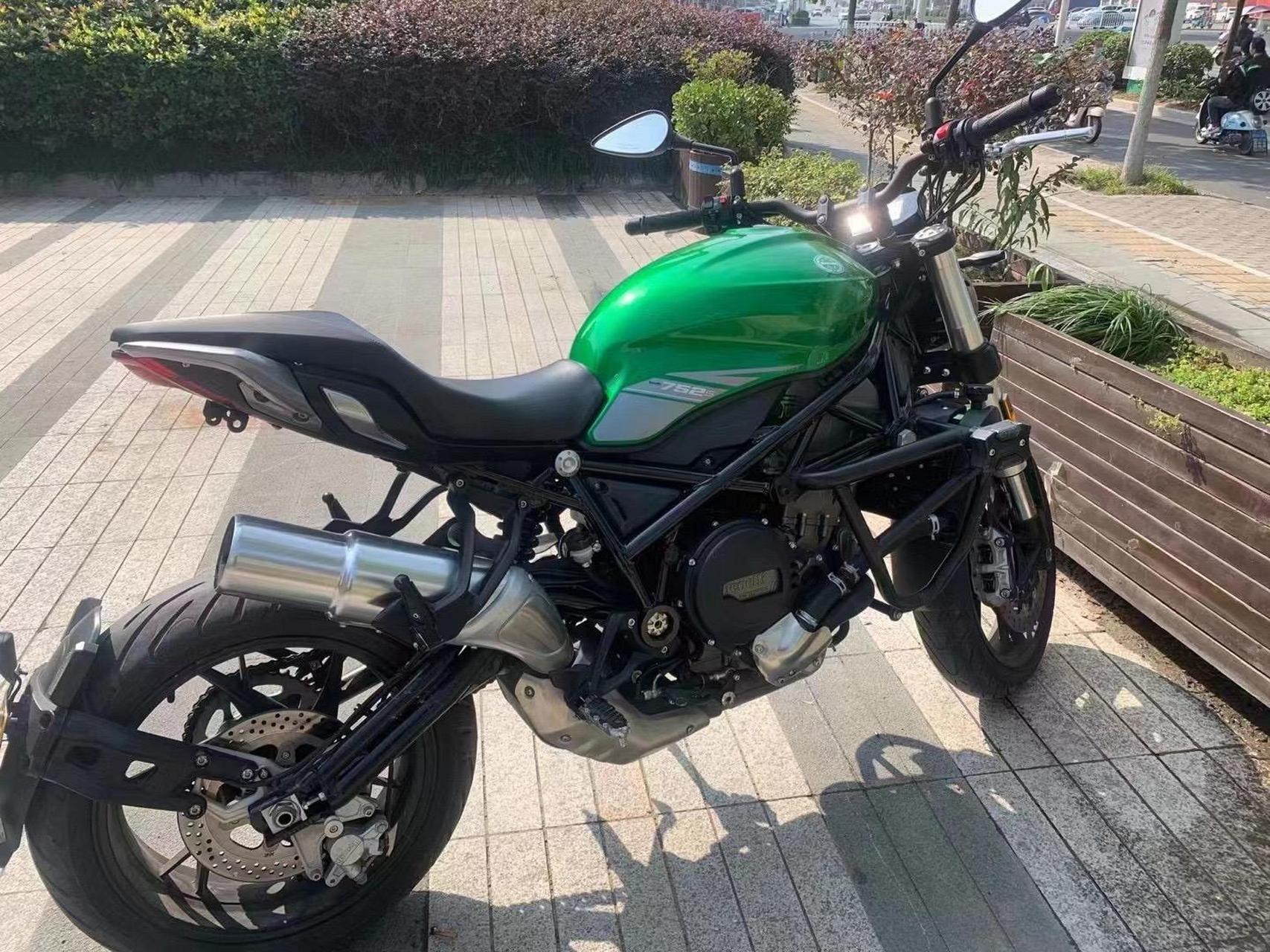 贝纳利752s 标配.20年的车,新车落地5万多,现在只要一万八.