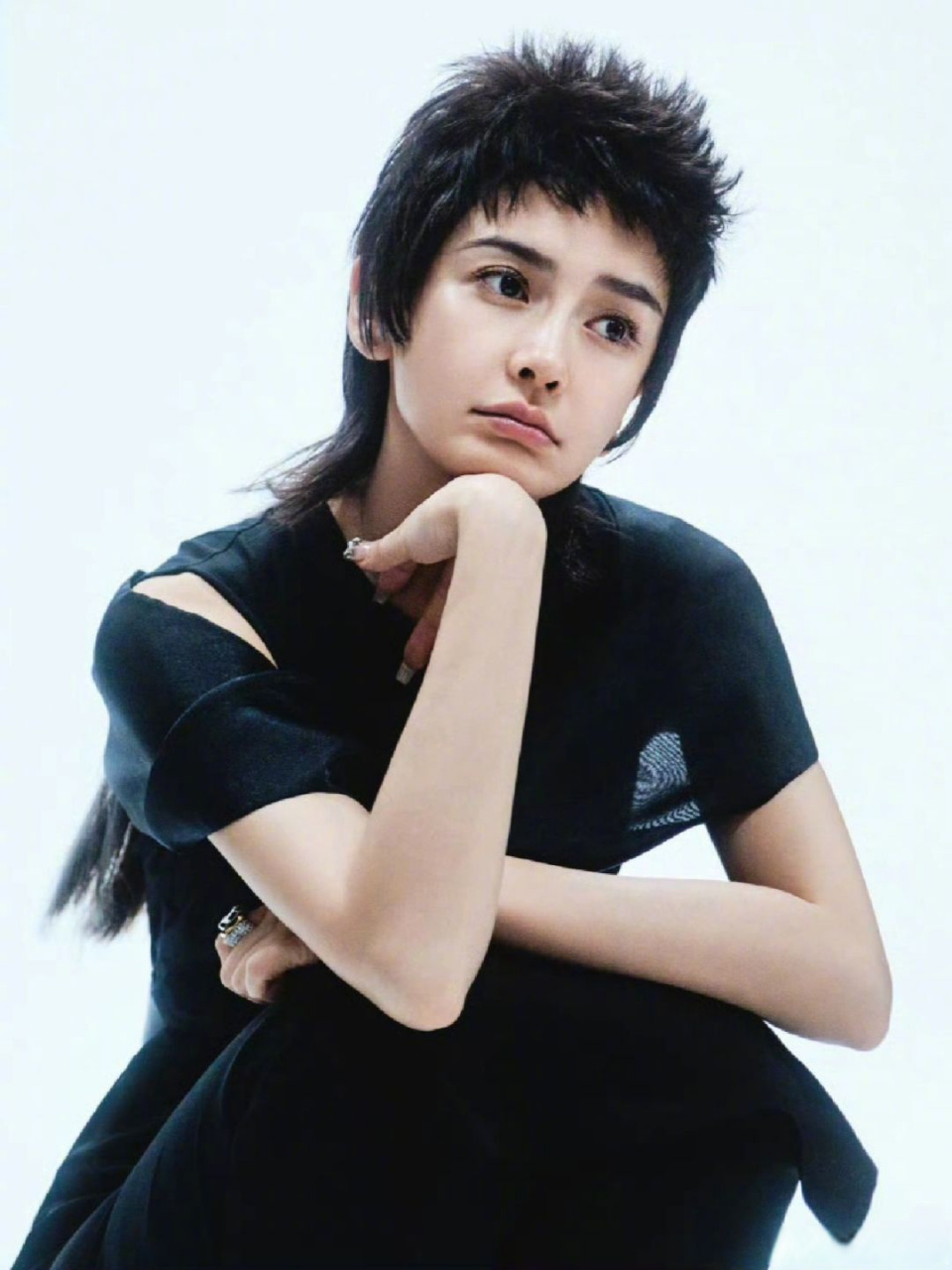 angelababy中性刺猬头个性倒是挺个性的,就是这个发型是真报看啊