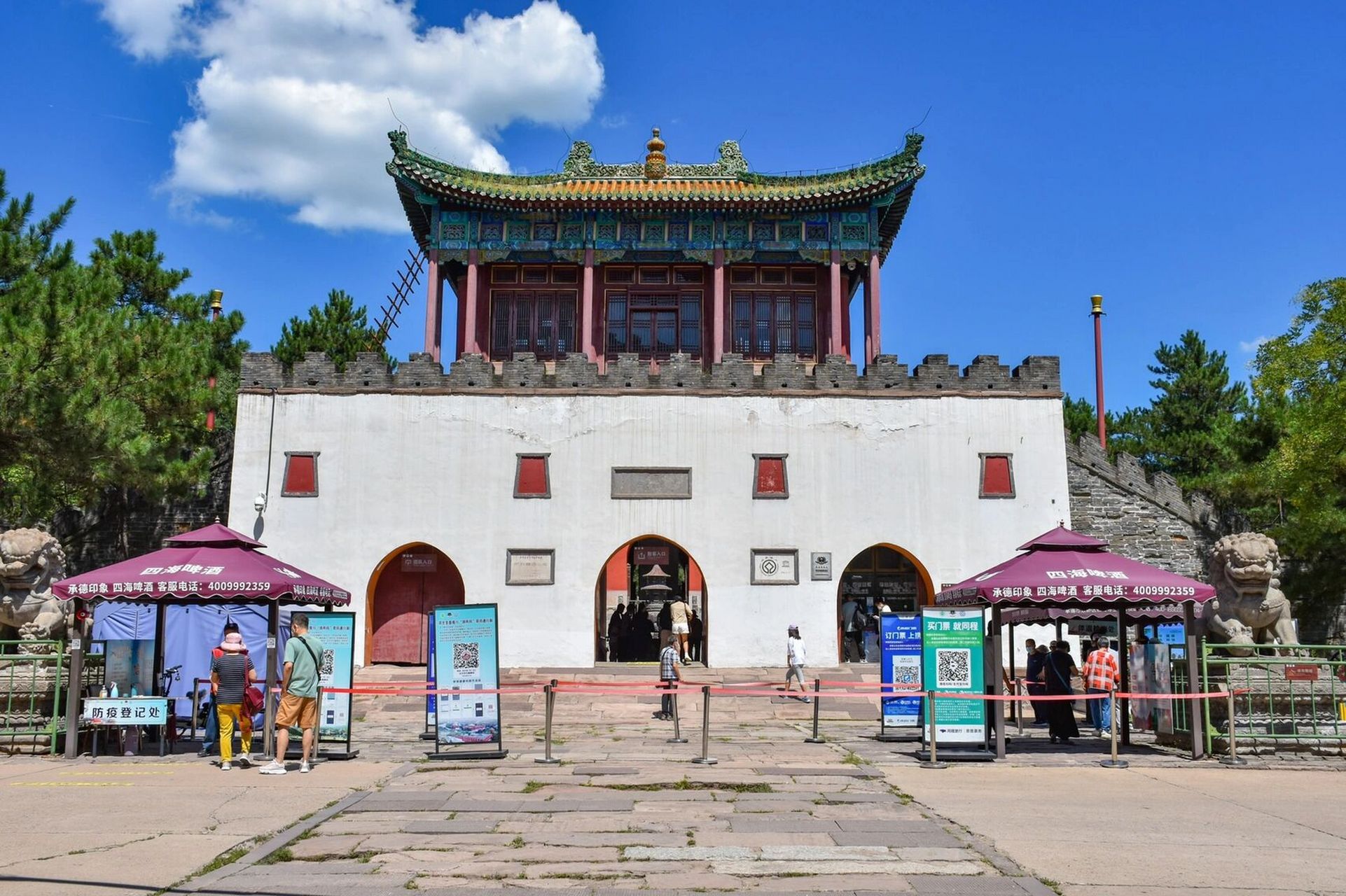 承德,班禅行宫 … 离小布达拉宫的不远处 是"须弥福寿之庙" 建于清