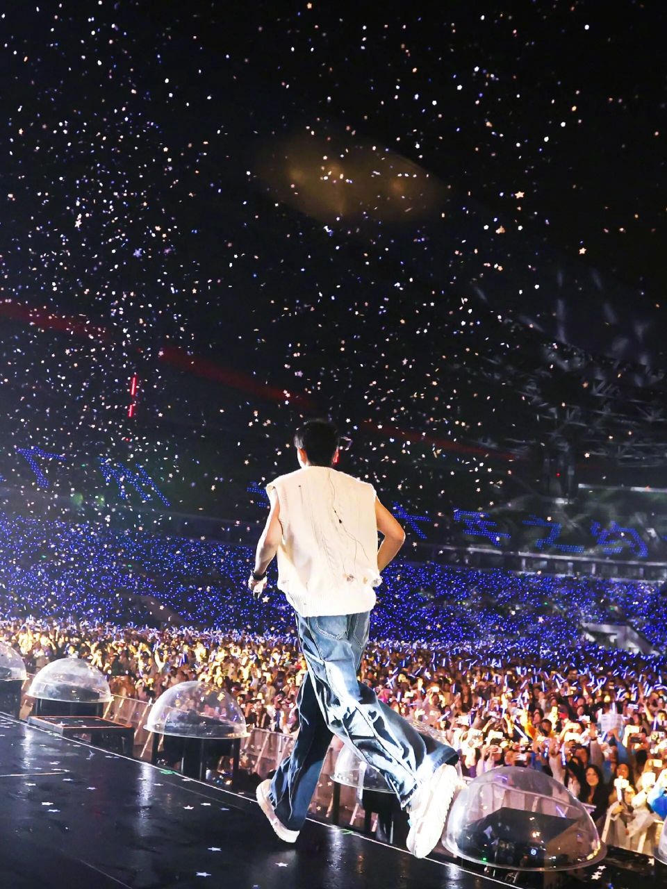 张杰新壁纸有了,向星海奔赴而来      看完演唱会,找到最喜欢的新壁纸