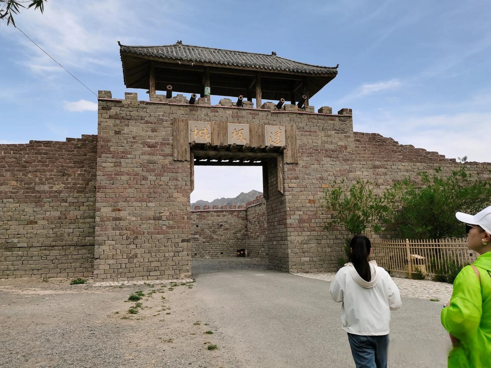 在乌鲁木齐达坂城古镇有座塑像, 李怀恩公元640年前,大周武则天年间.