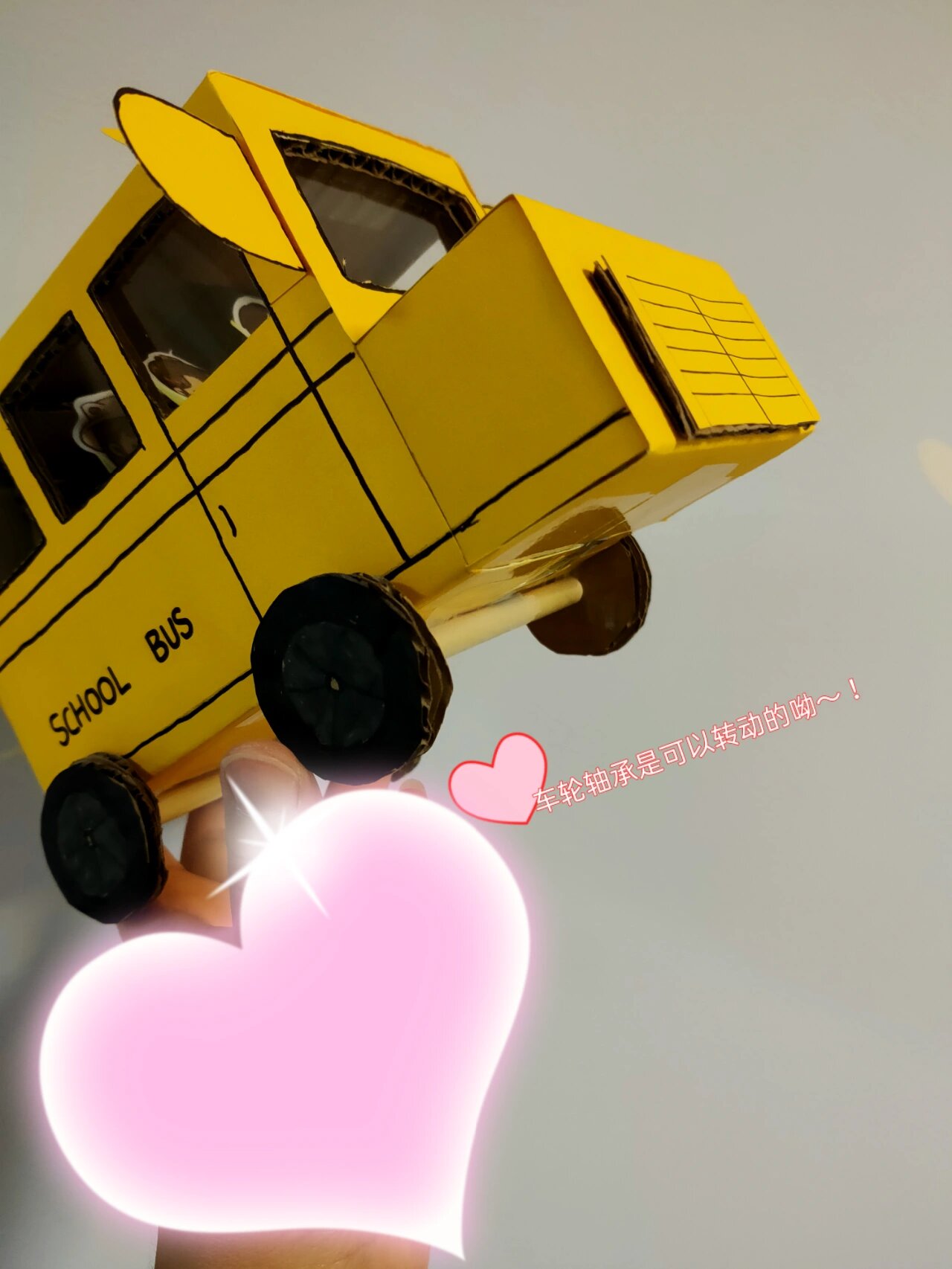 为儿子做的幼儿园手工之废旧材料精致校车