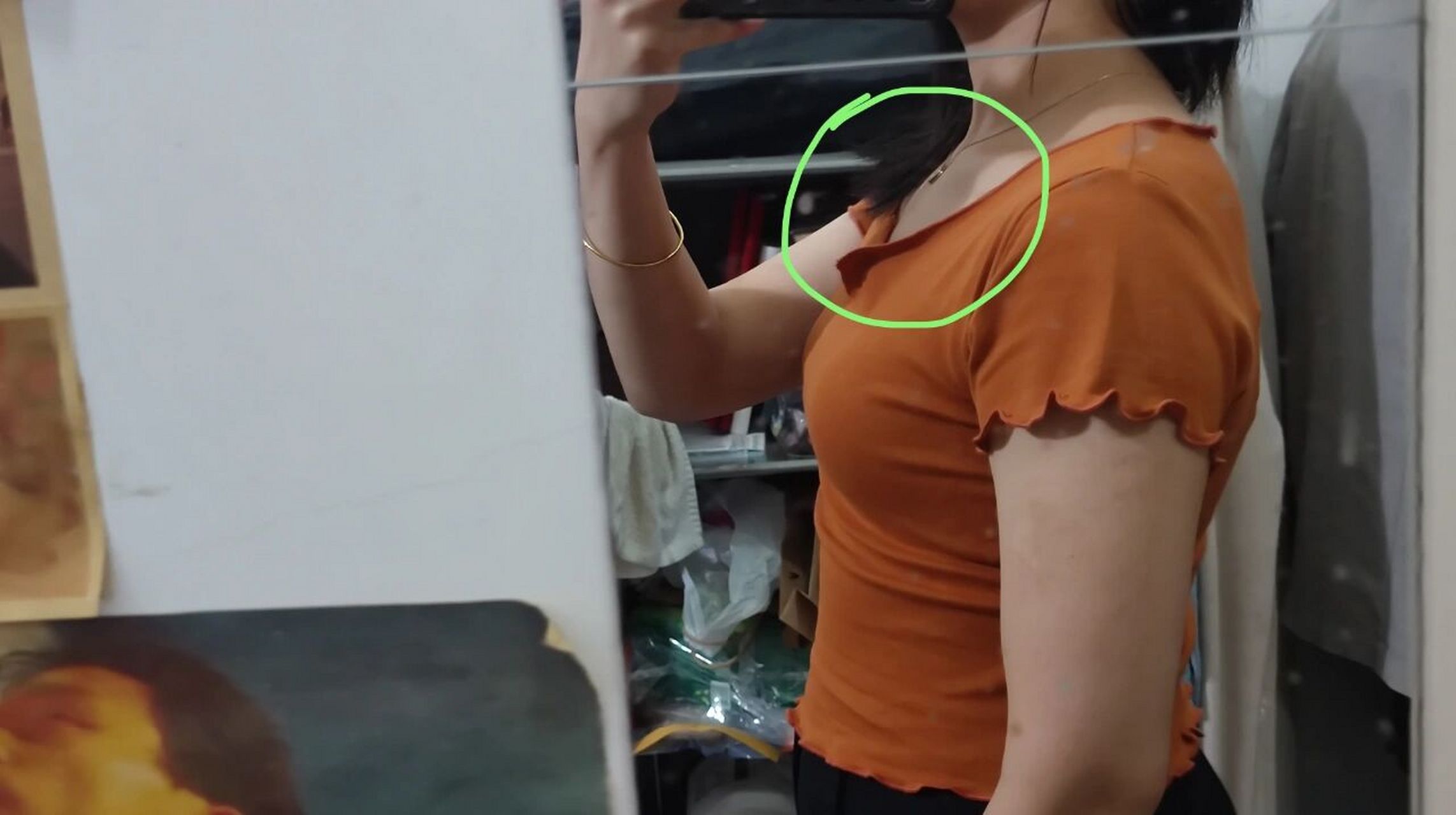 胸骨突出的痛 上学那会就经常被人说虎背熊腰,再加上我本身也不瘦