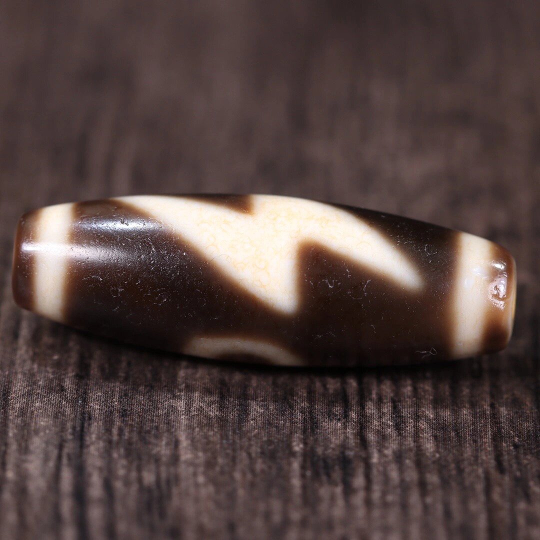 2*12.5mm 藏传精品闪电五眼天珠 尺寸:37.2*12.