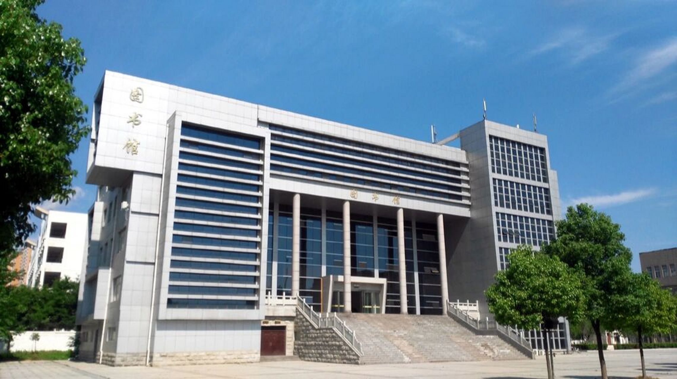 驻马店职业技术学院简介 驻马店职业技术学院 驻马店职业技术学院是经