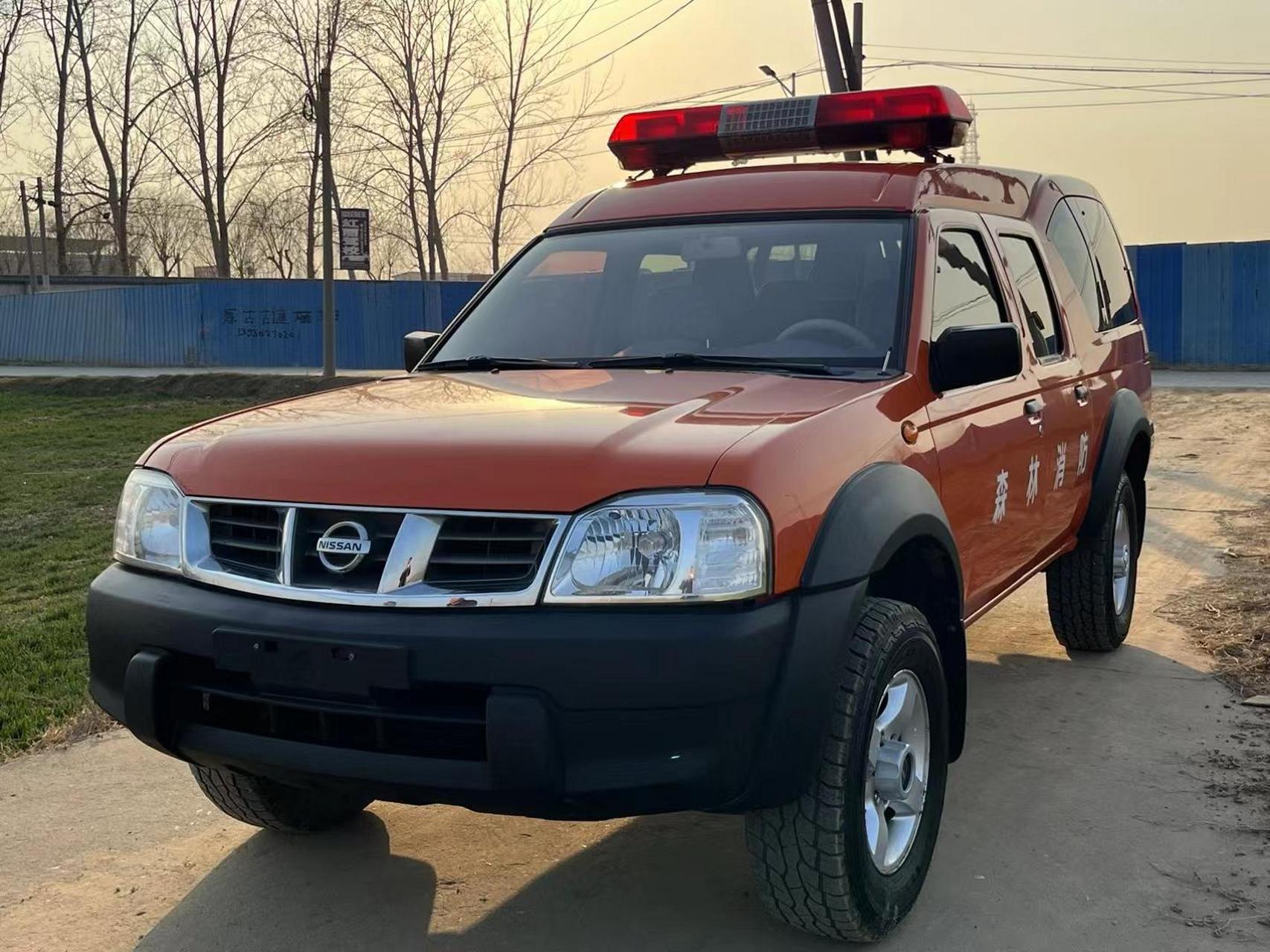 新到10年尼桑np300多功能皮卡,实表六万多公里,全车原版原漆,汽油手动