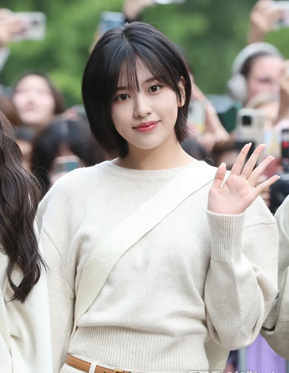 安宥真剪短发后颜值是不是下降了?