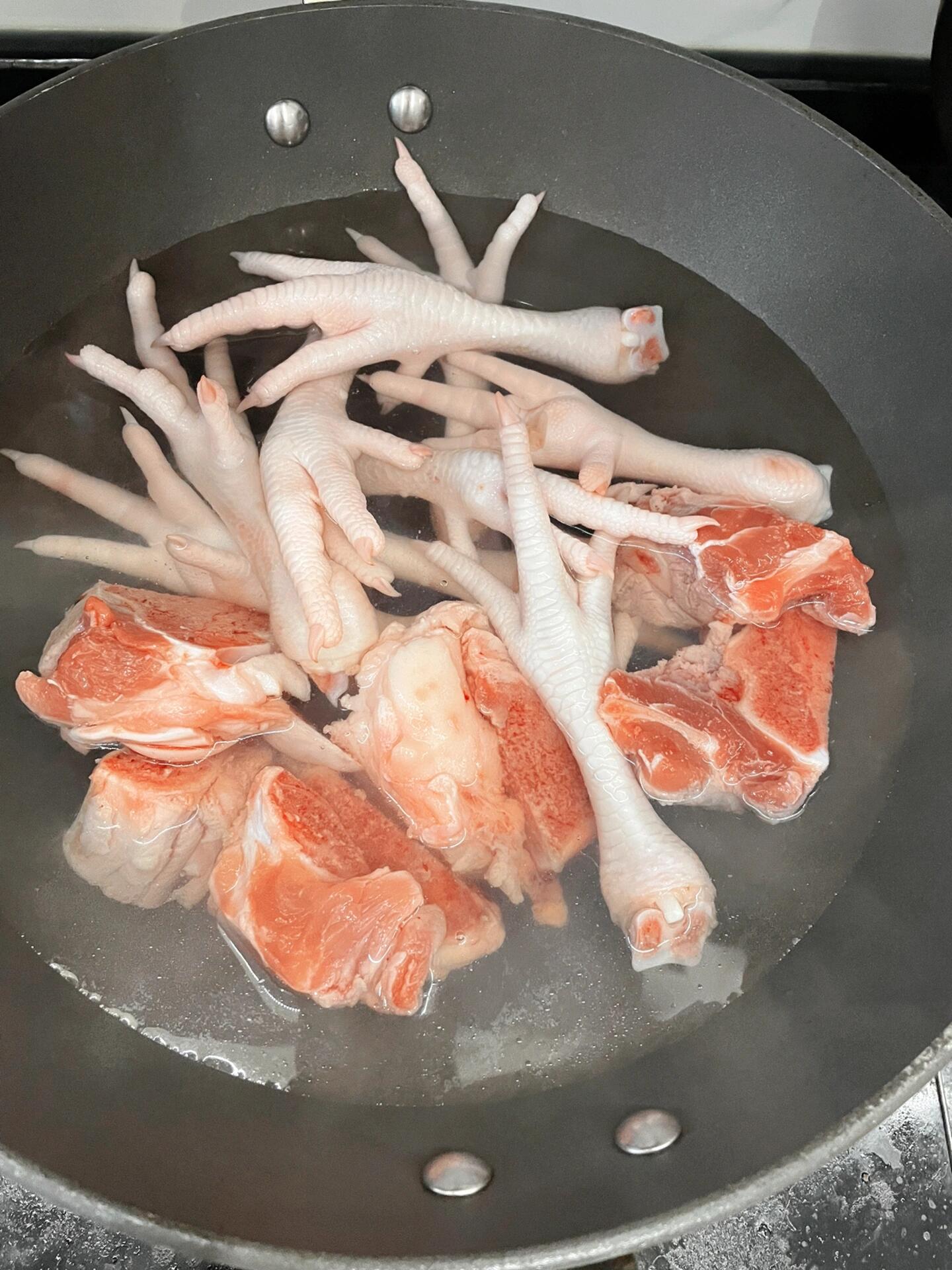 100道孕妇餐|花生眉豆煲鸡脚