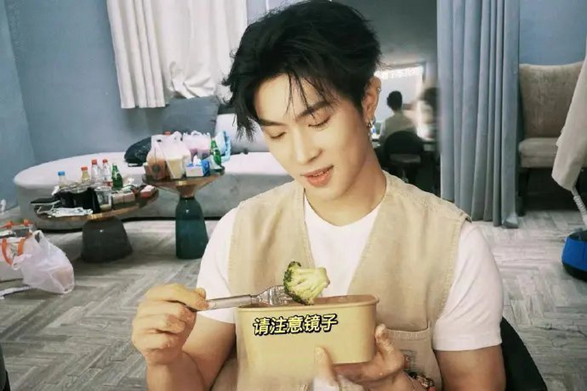 其实,从成绩的角度来看,如果马伯骞饰演《难哄》中