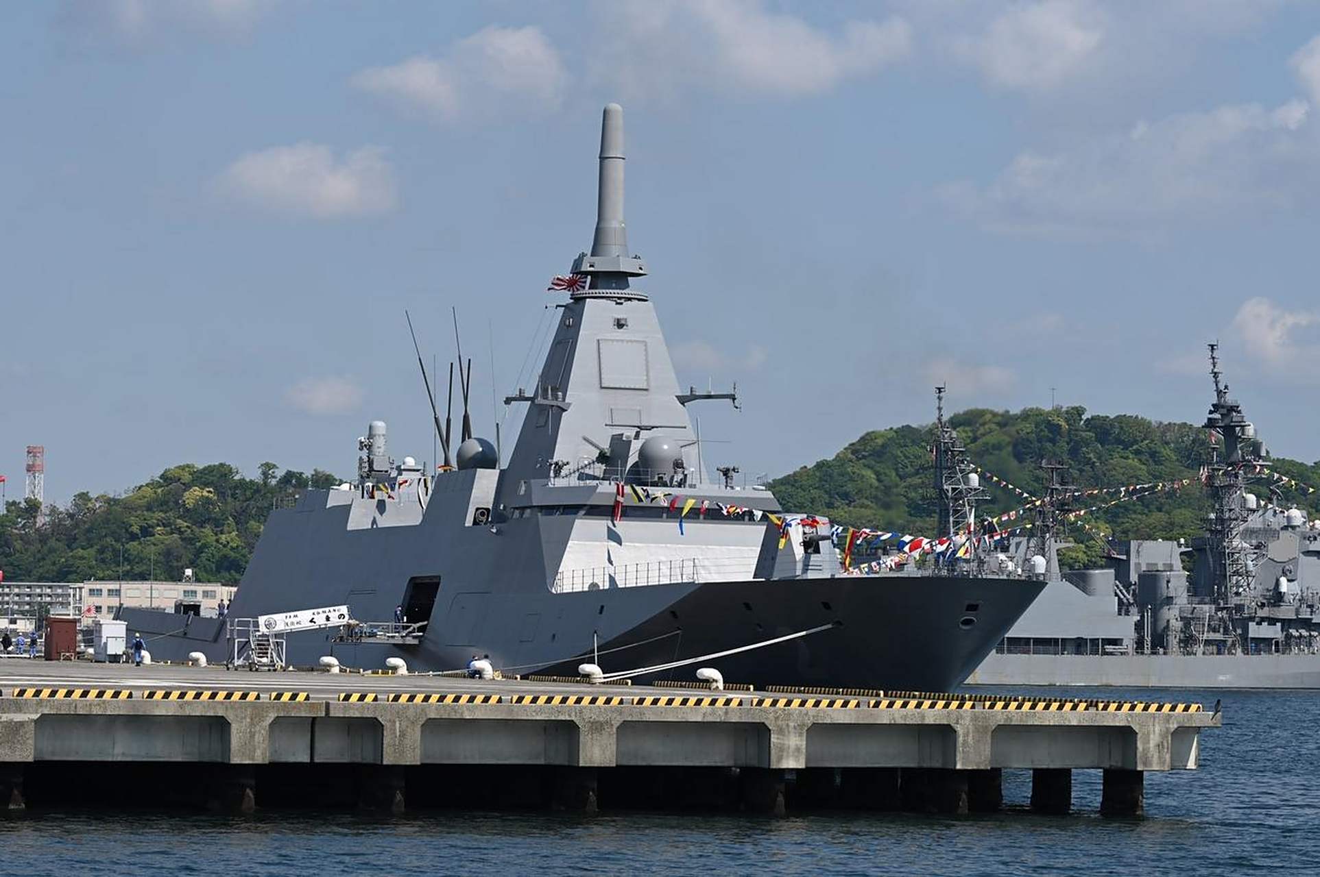 扶桑最上级护卫舰ffm30尾部特写.