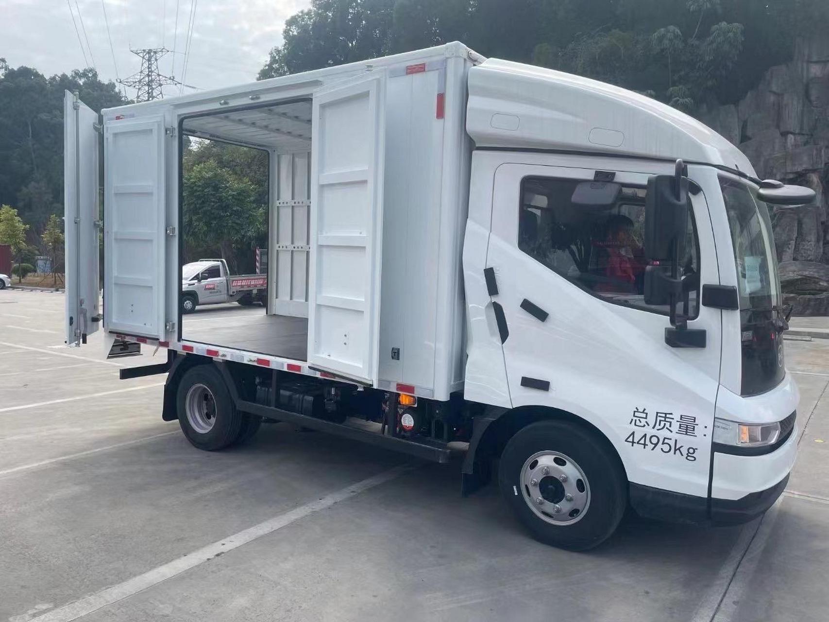 比亚迪 t5 纯电动轻卡现车到店,94 度刀片电池,续航 270 公里
