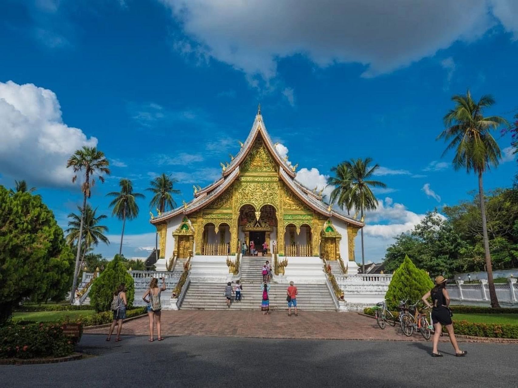 老挝旅游篇┃琅勃拉邦景点攻略(一) 琅勃拉邦是老挝的古都,曾被联合国