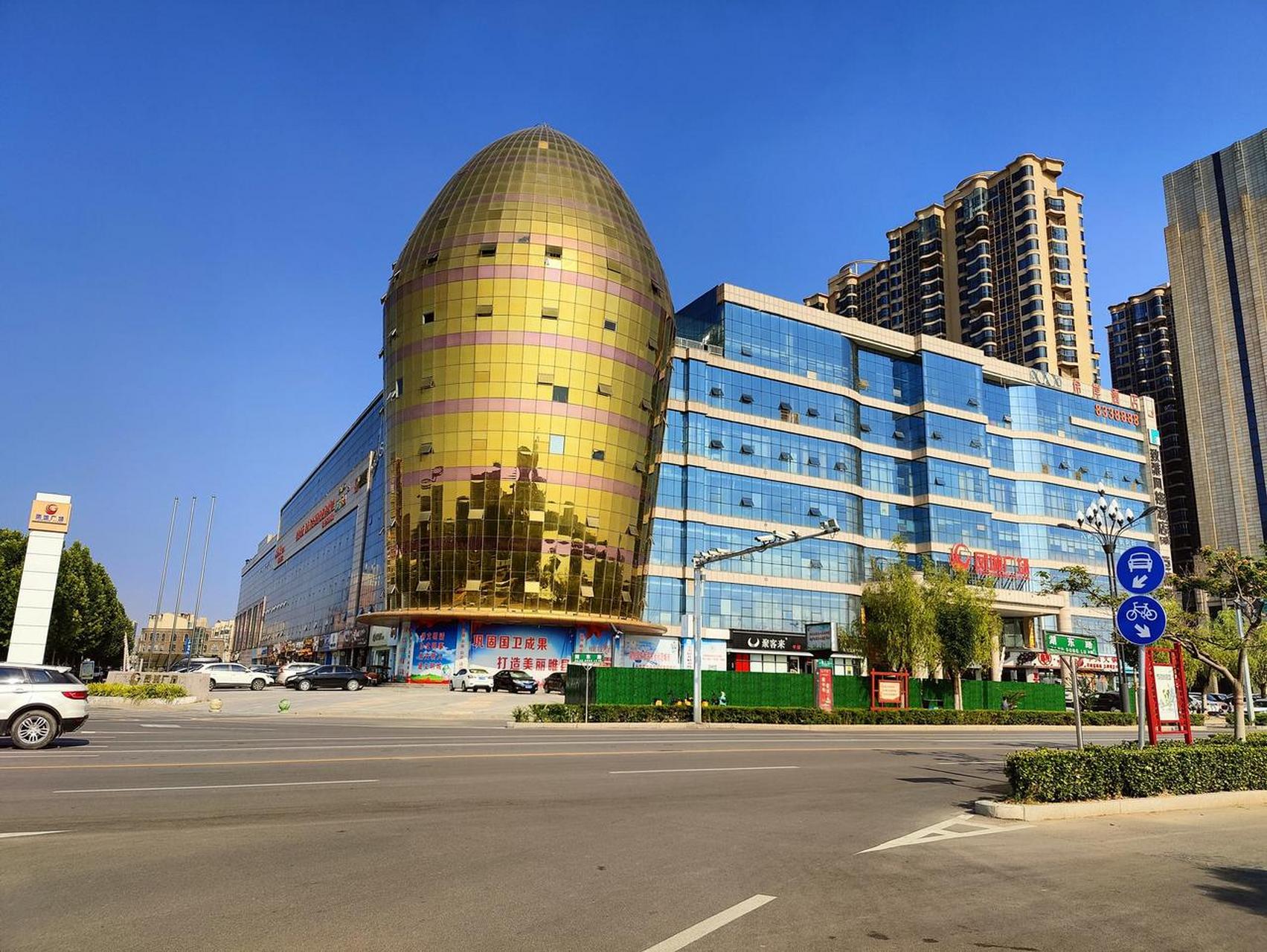 商丘睢县凤城广场, 位置很好,在凤城大道和湖东路交叉口, 属于县城