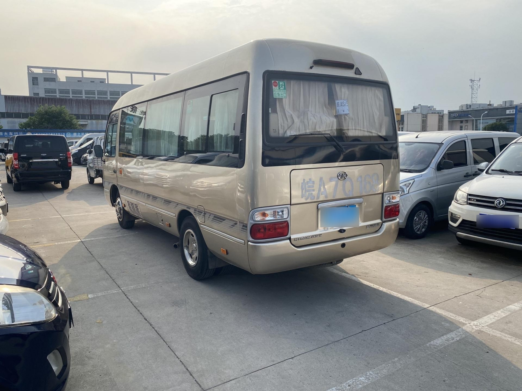 江淮宝斯通客车.2021年5月上牌,19座中型普通客车,气刹,电动门,3.