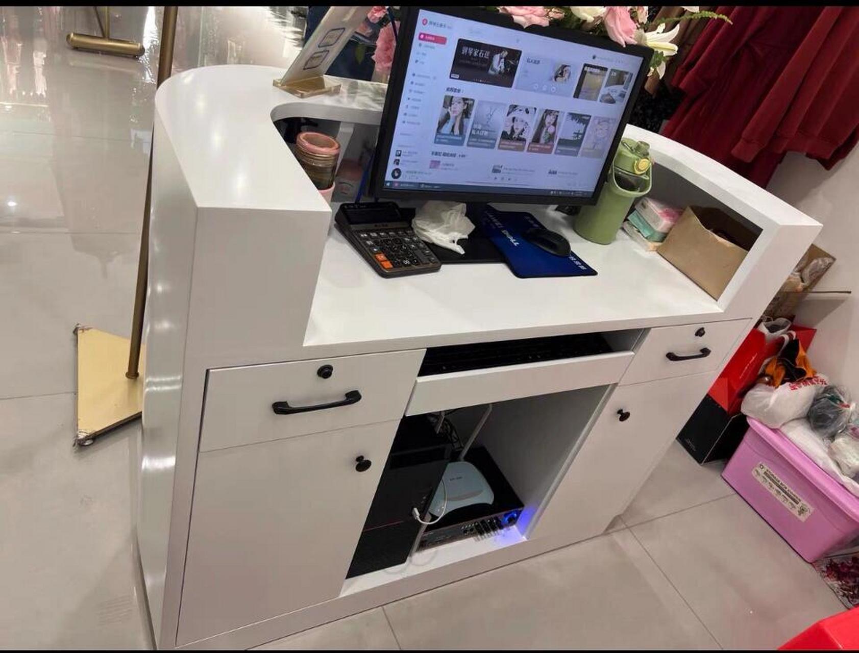 收银台小型店铺柜台服装店美容院烤漆吧台 质感上档次 内部结构设计的
