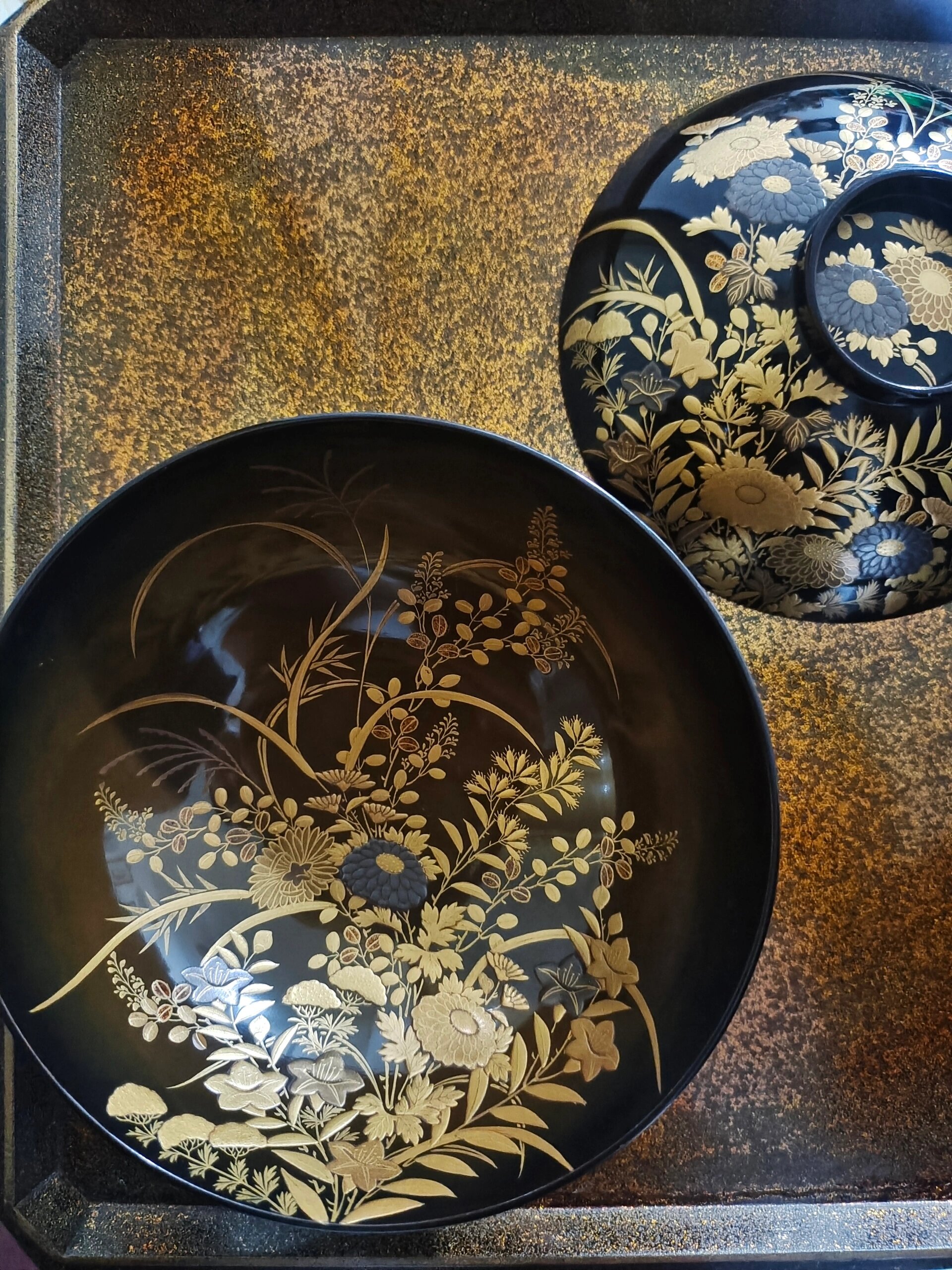 莳绘(maki-e)漆工艺木胎漆碗 莳绘(maki-e)漆工艺技法之一,产生于奈良