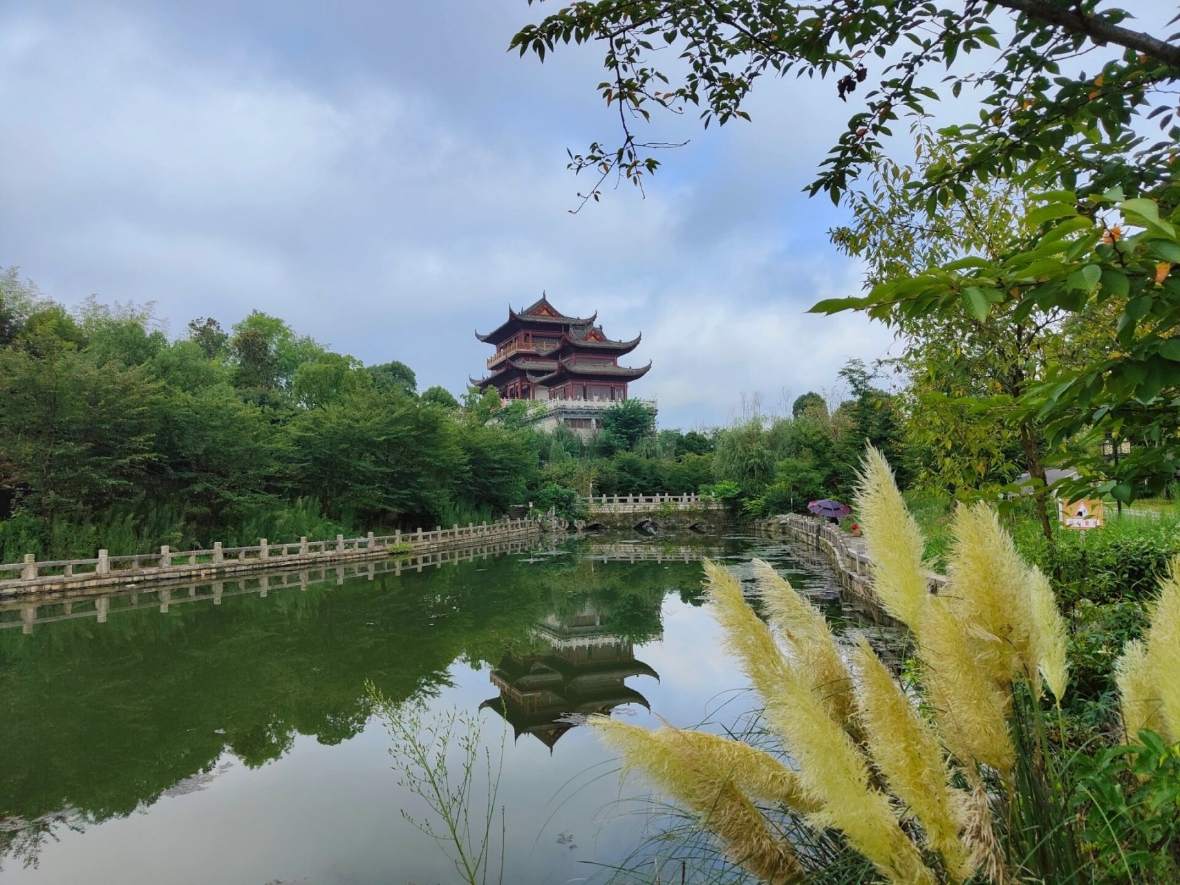 瓮安草塘千年古邑 这是一个大手笔的文化景区,有猴场会议,傅氏祠堂,晴
