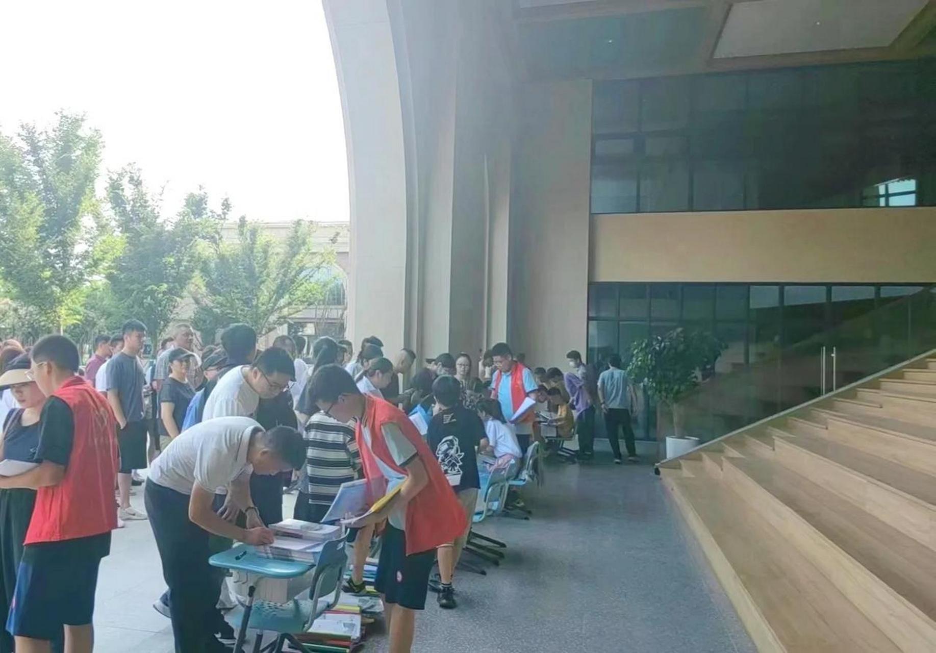 好友发来消息,镇海中学南浔分校招生圆满结束了,恭喜顺利入学的同学们
