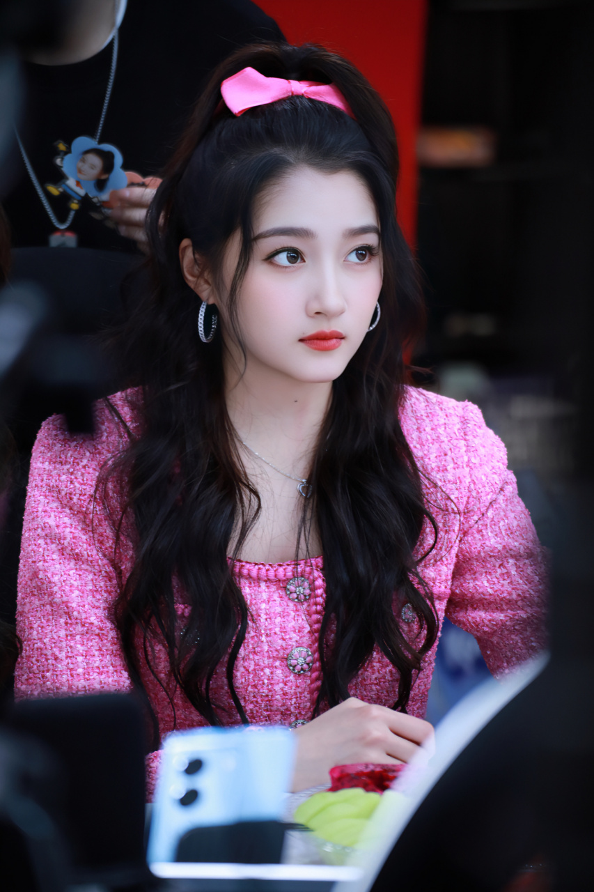 甜酷彤上线96关晓彤 活力满满与你共度国庆复工第一天～[兔子]