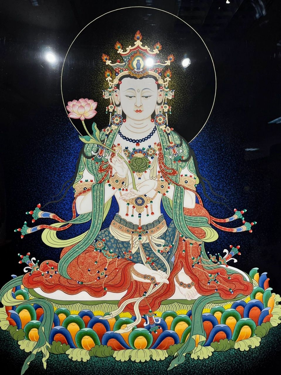 大势至菩萨能力的象征     国家级非物质文化遗产传承人希热布大师的