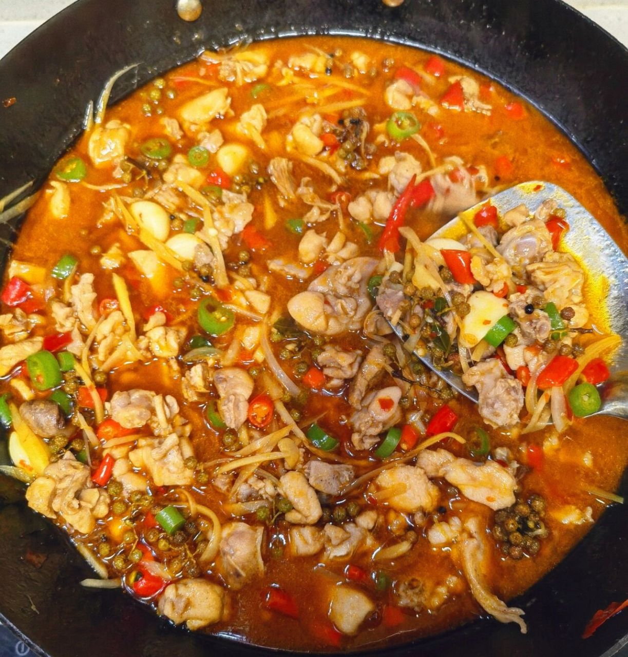 自贡美食|跳水兔的做法 自贡跳水兔的做法: 所需原料:新鲜的兔肉,料酒