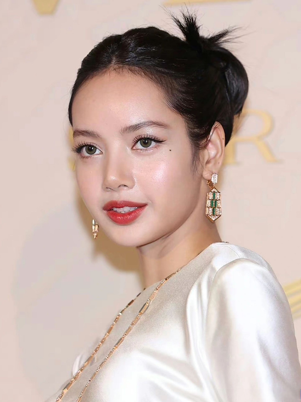 lisa宝格丽活动生图,没有刘海的lisa似乎也没有那么小家子气了[思考]