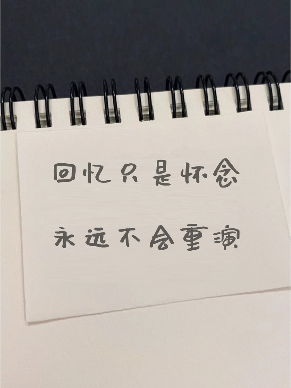 心累 伤感 句子 心有千斤重,却无一字言🌿 回忆只是怀念,永远