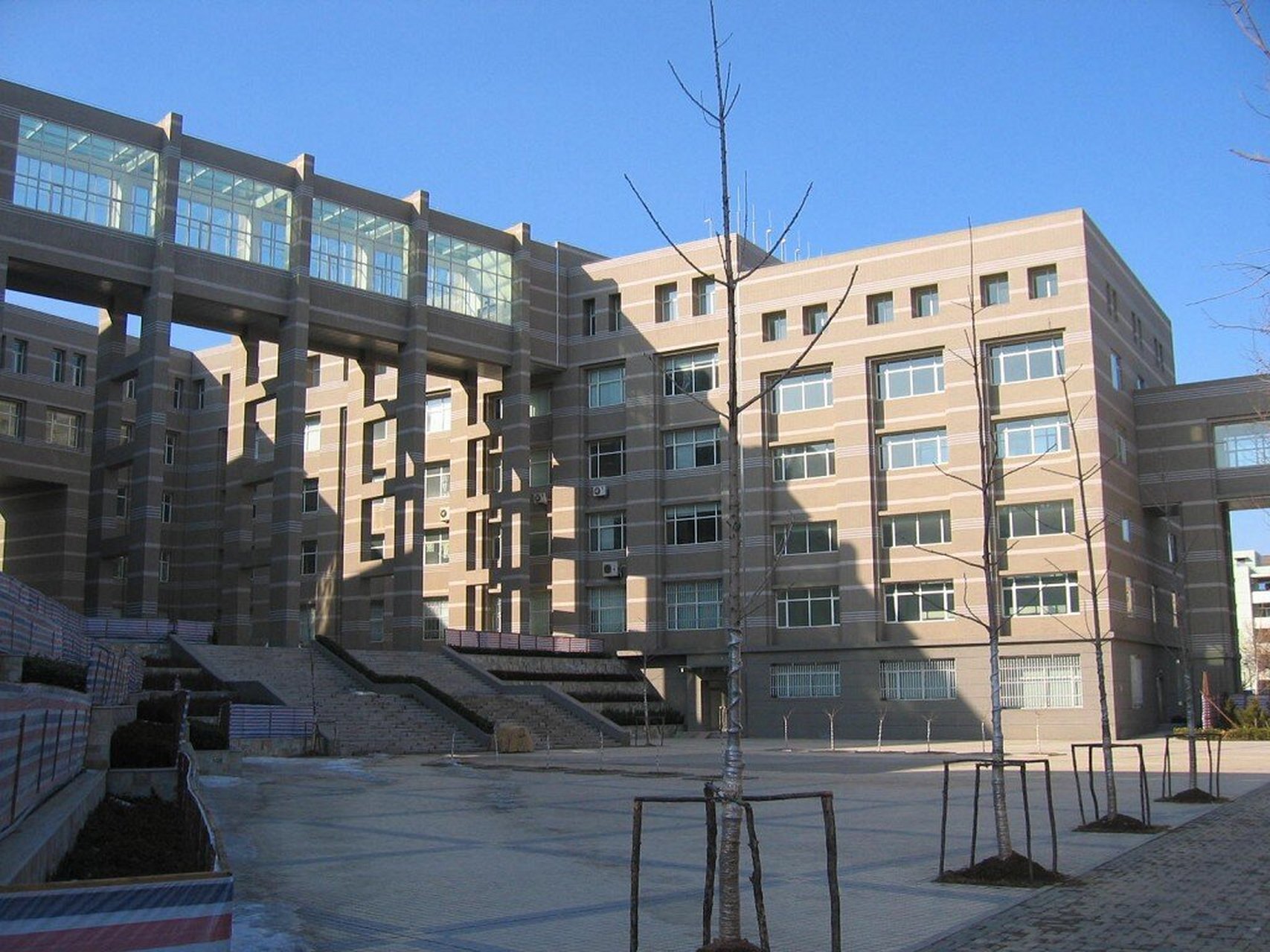 大连海事大学—学校地址,公交 学校地址 :辽宁省大连市甘井子区凌海路