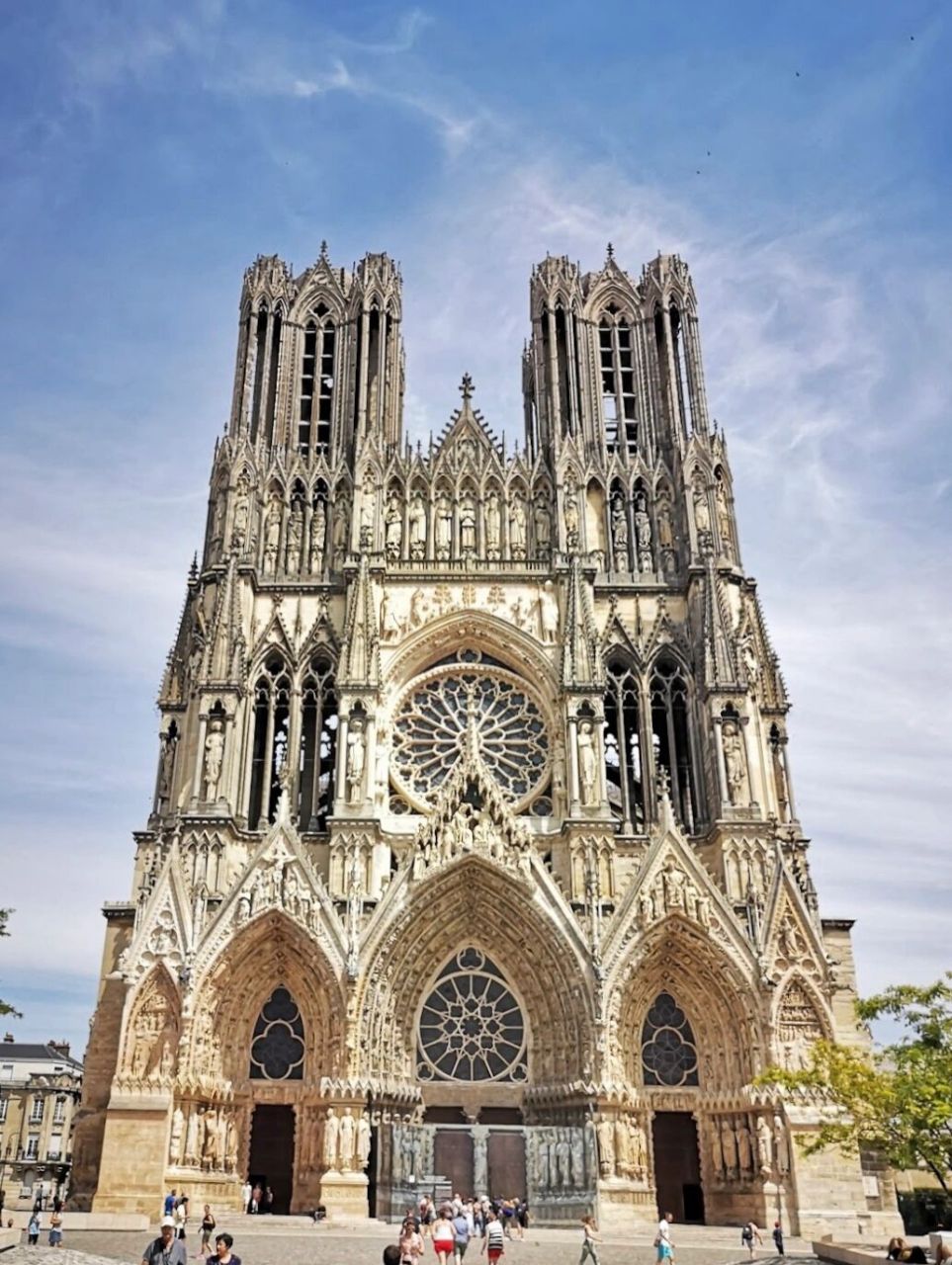 法国小镇～兰斯 13世纪的哥特式大教堂-兰斯大教堂 虽然巴黎圣母院