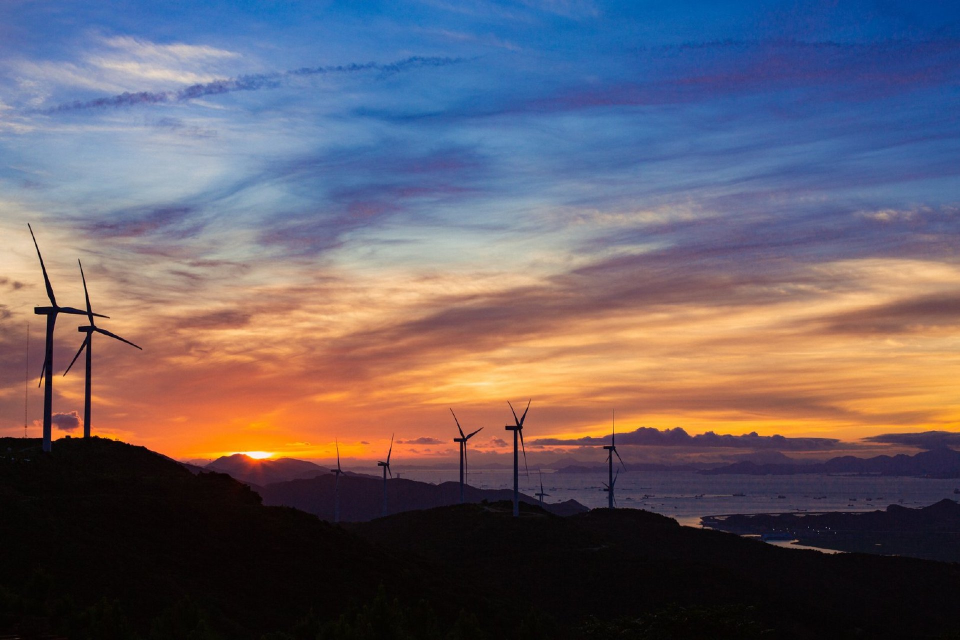 【北仑福泉山看日出】#美丽宁波##连通区县#晨光初照,驻足于宁波北仑