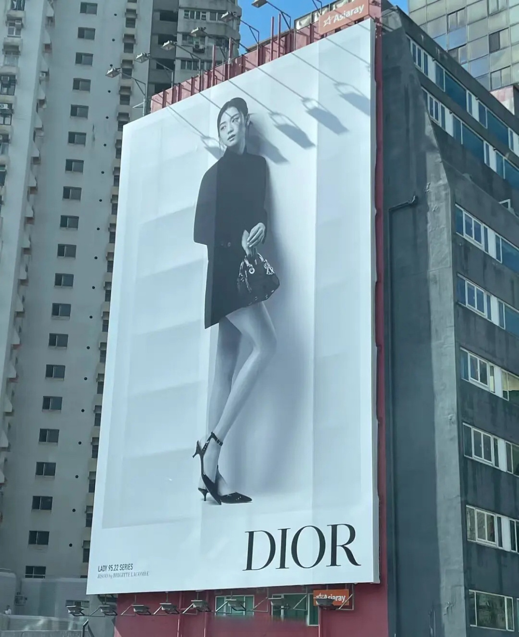 jisoo代言Dior图片