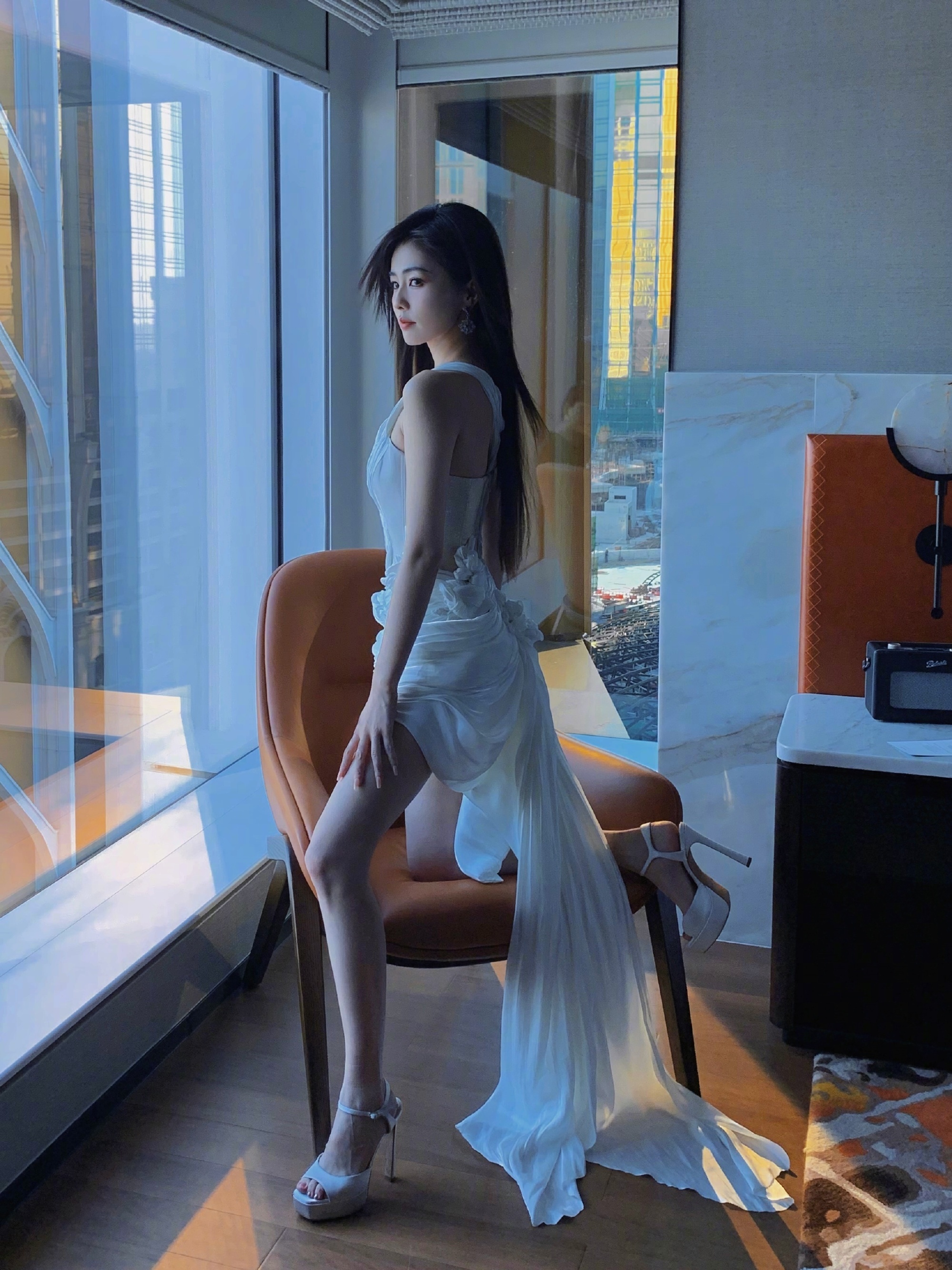 白鹿姐姐的高跟鞋妆造穿搭