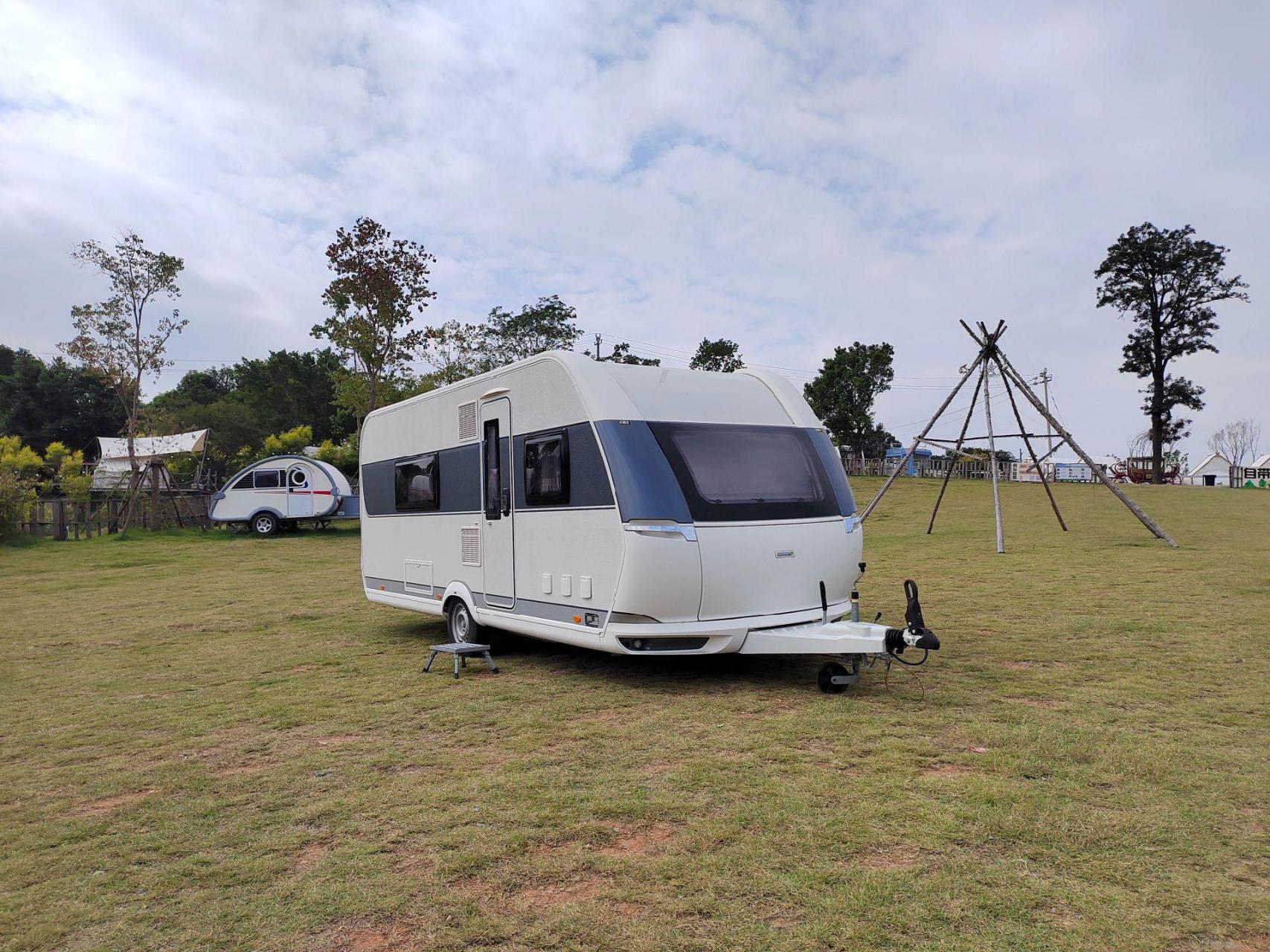 德国进口豪彼拖挂房车,21年上牌,展示样车,轻微使用痕迹,左后侧外观有