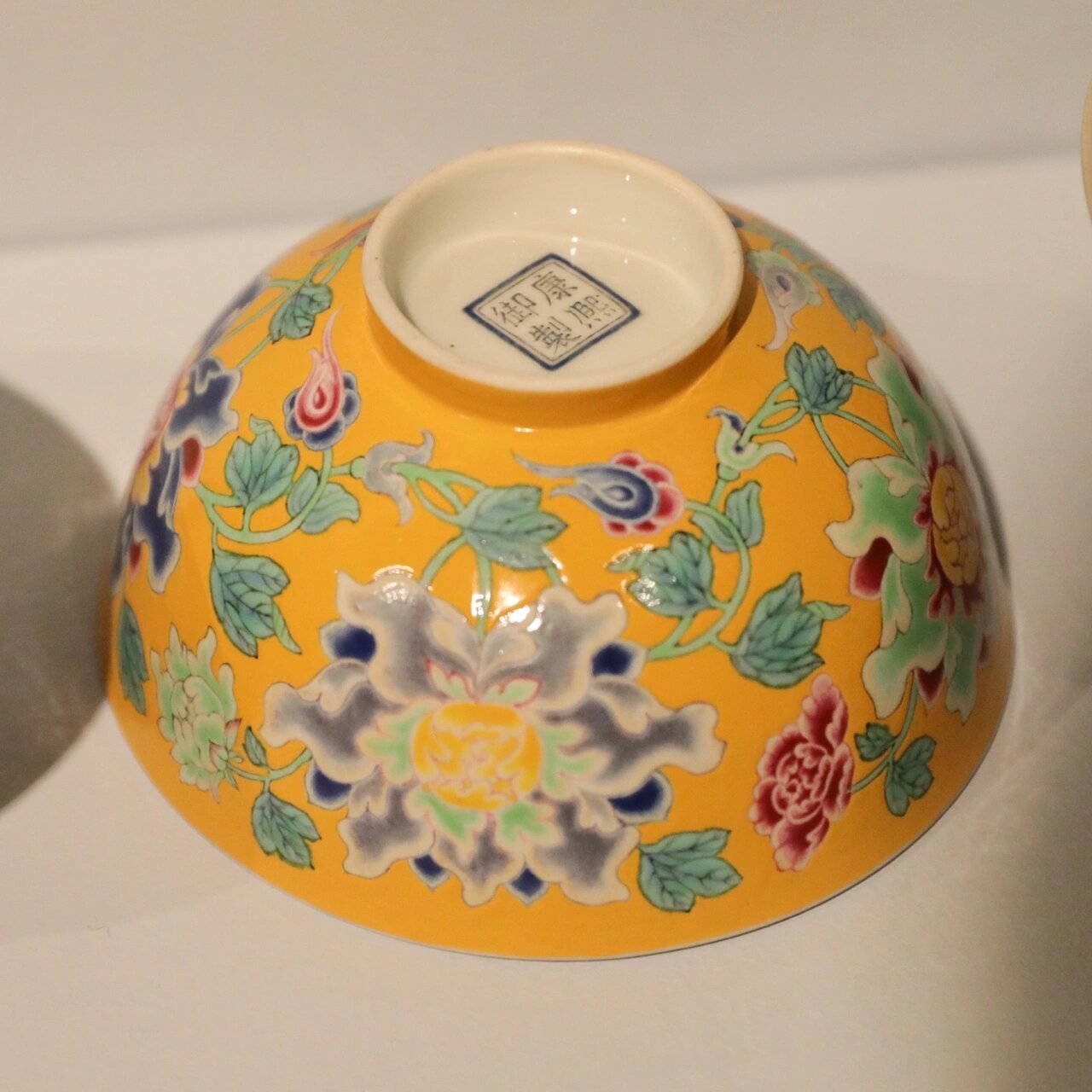 清康熙黄地珐琅彩碗|巴黎吉美博物馆收藏 「康熙御製」款,9199