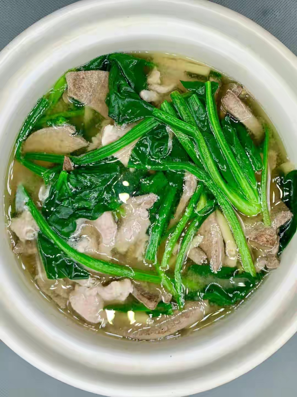 但是很多人不敢尝试菠菜猪肝汤,是因为怕猪肝腥,做出来味道不好,按照