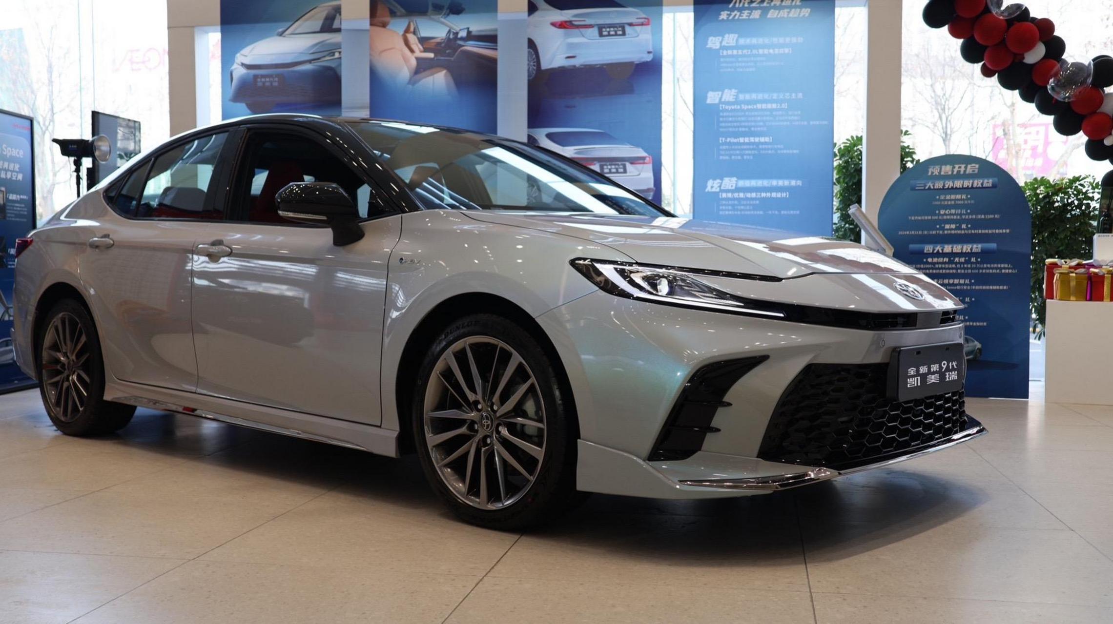 第九代凯美瑞实车到店,赛博灰颜色确实让人惊艳,现在预订政策多多