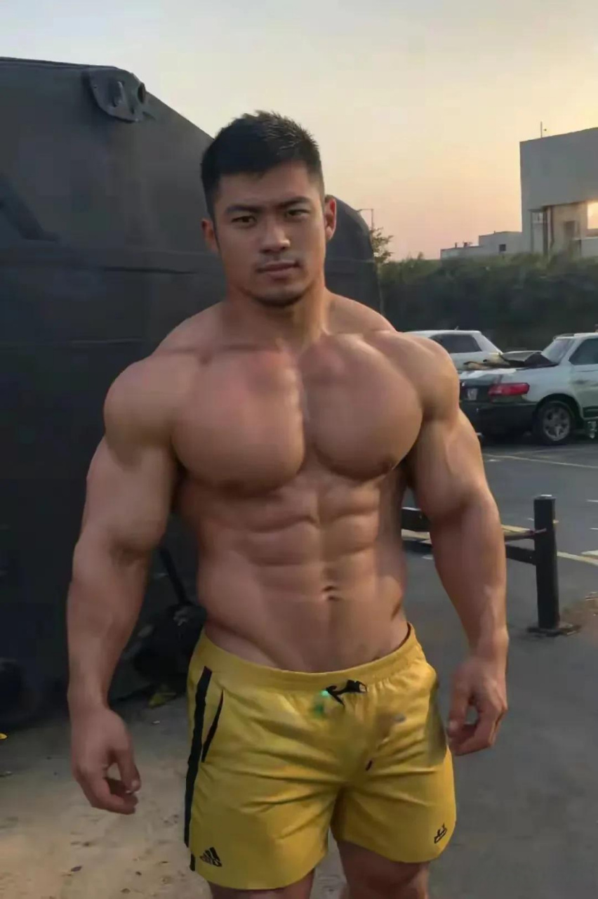 肌肉型男,他的 极致反差肌肉男 肌肉小王子的 男人健美欣赏 肌肉男有