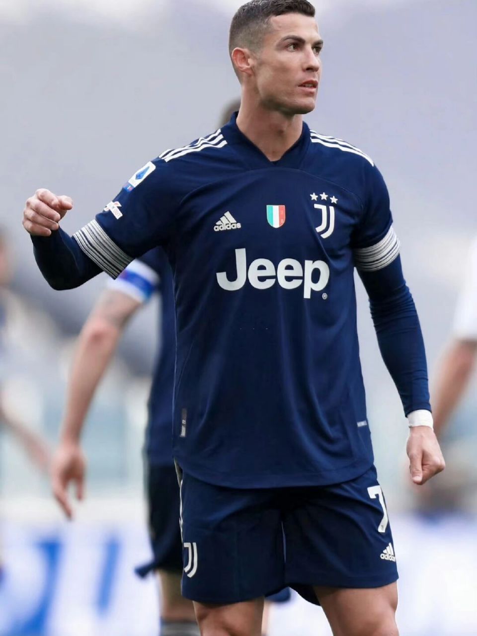 这件球衣帅吗 #c罗   这是我最喜欢的一件尤文球衣  *自修* 67#每天