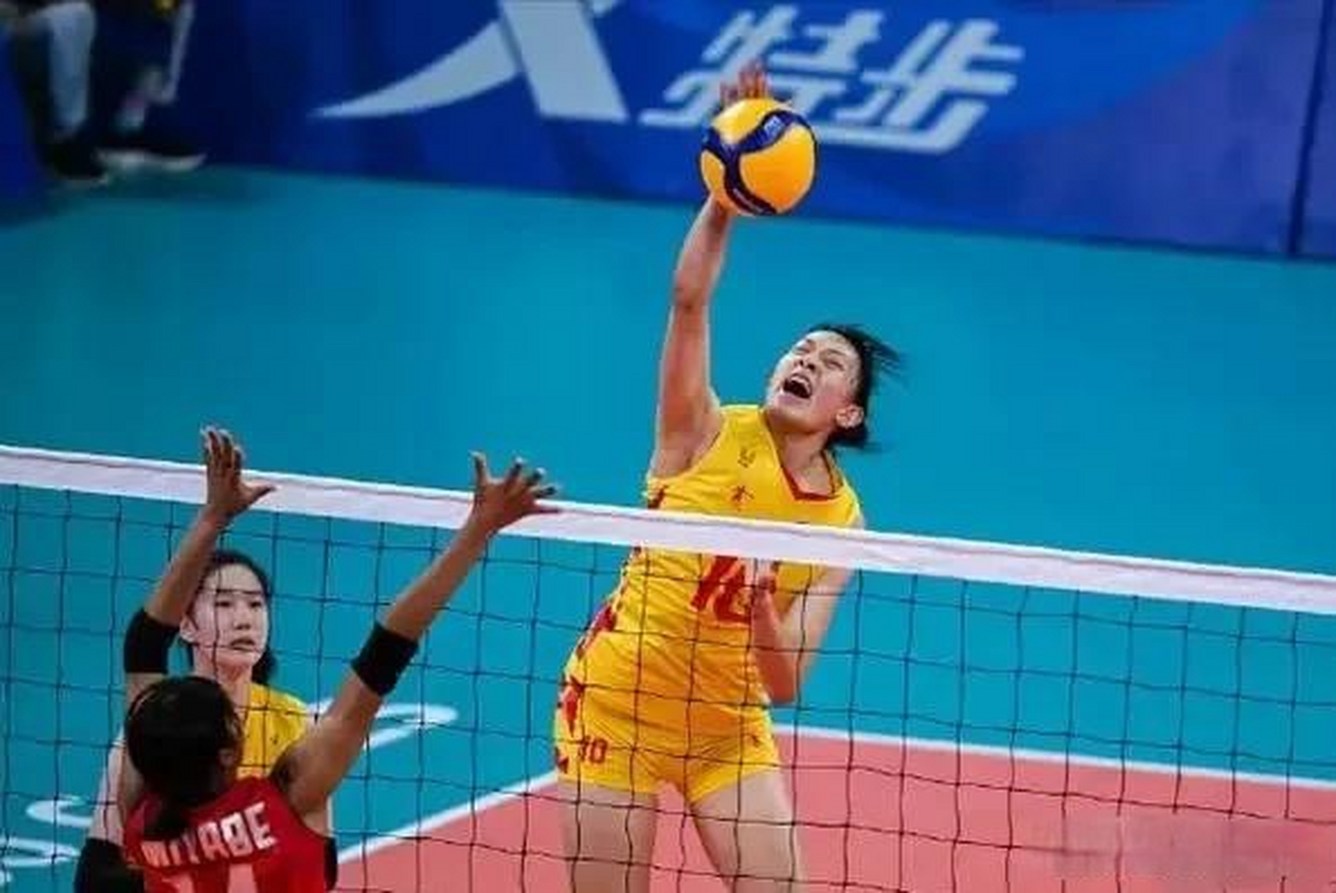 【中国大学生女排12金钗之王文涵——替补打成了主力】 王文涵,副攻手