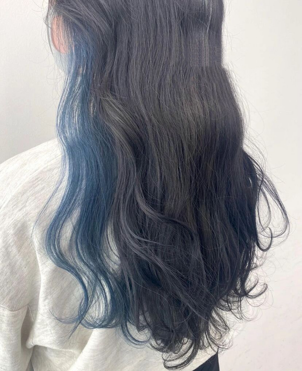 2023流行低调又显白的挑染可盐可甜的神仙色     这个挑染即低调又不