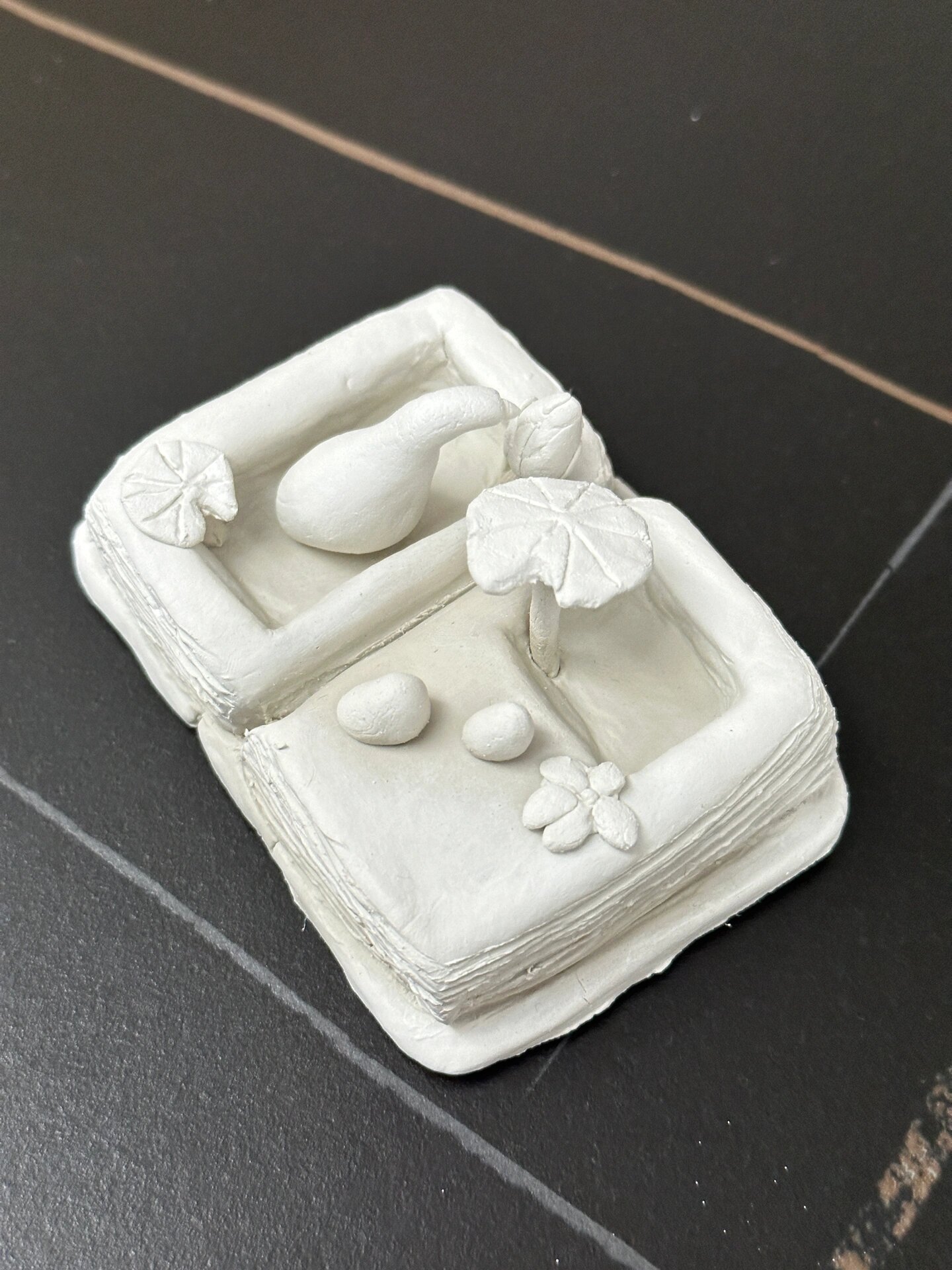 石塑粘土作品 第一次尝试做石塑粘土,书里的小池塘边
