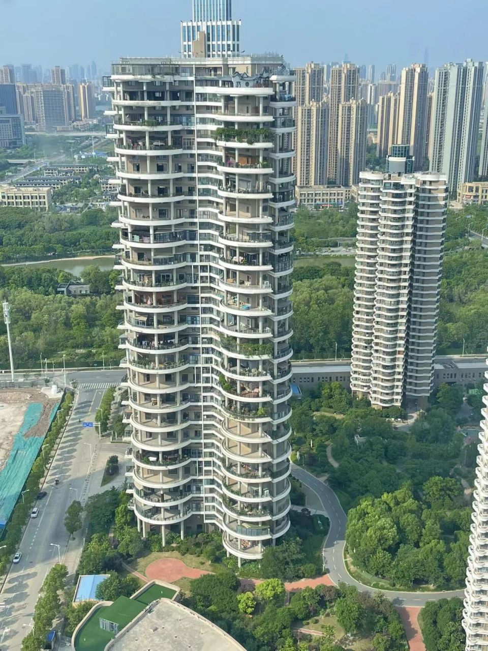 目前还一套现房 国博城天墅住宅,现房100平大露台全赠送,目前还一套