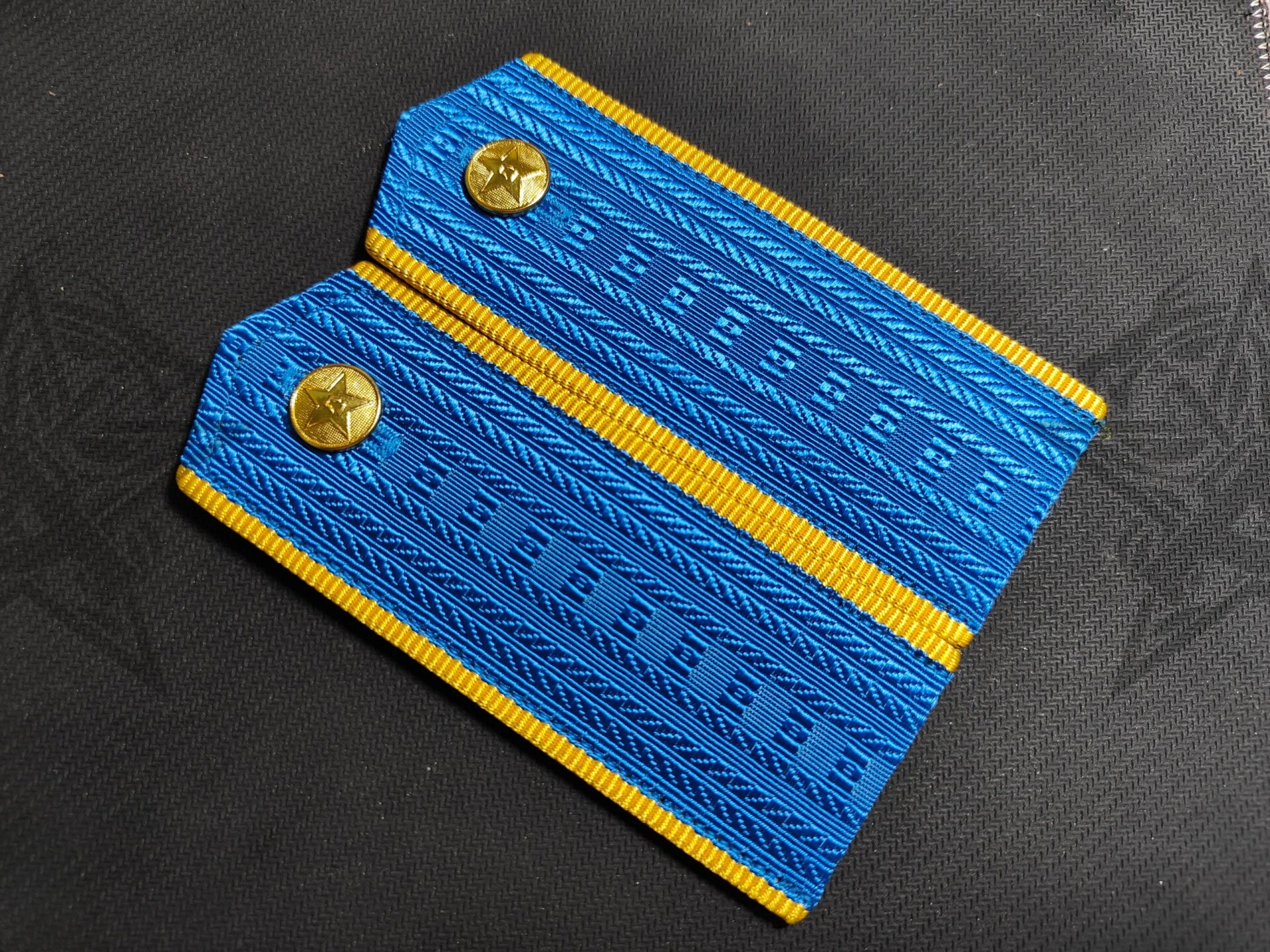 【军饰收藏】:87式空军硬肩章