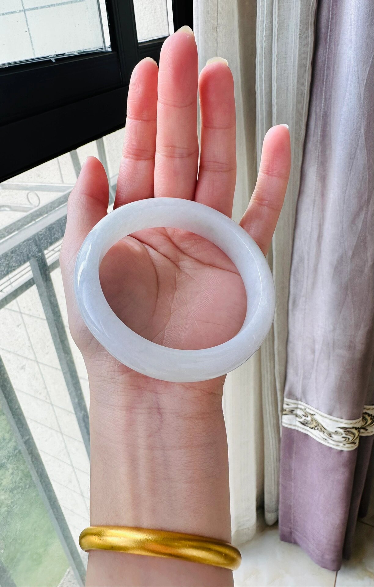 a货翡翠 细糯白月光翡翠手镯正圈 545556 天然a货翡翠 细糯白月光 圈