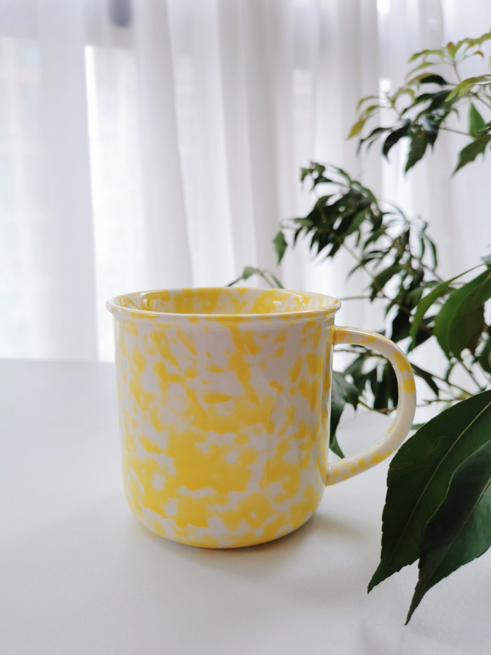 泼墨点马克杯 厚实的陶瓷的材质 特别的泼墨的花纹[期待] 每个杯子的