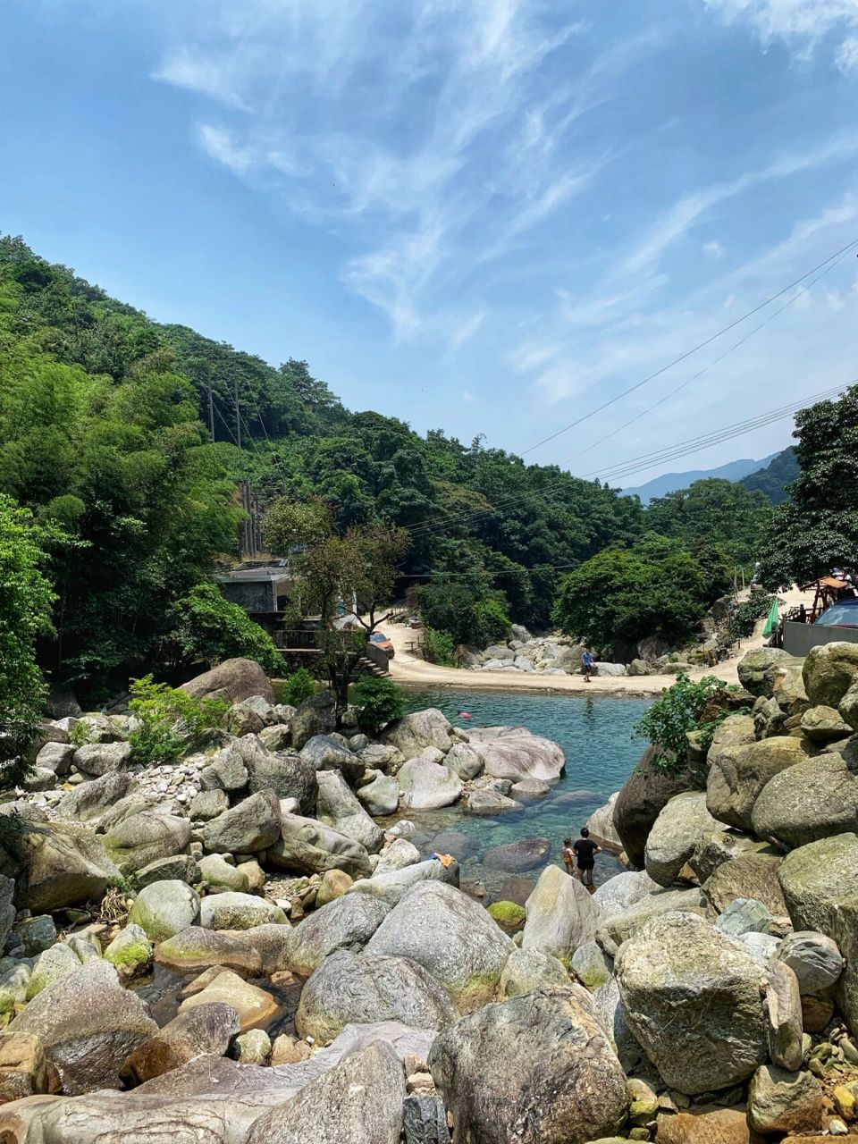 📍樟市芦溪天池山庄    天空是美的,水是美的,怎么拍都好看💙 水