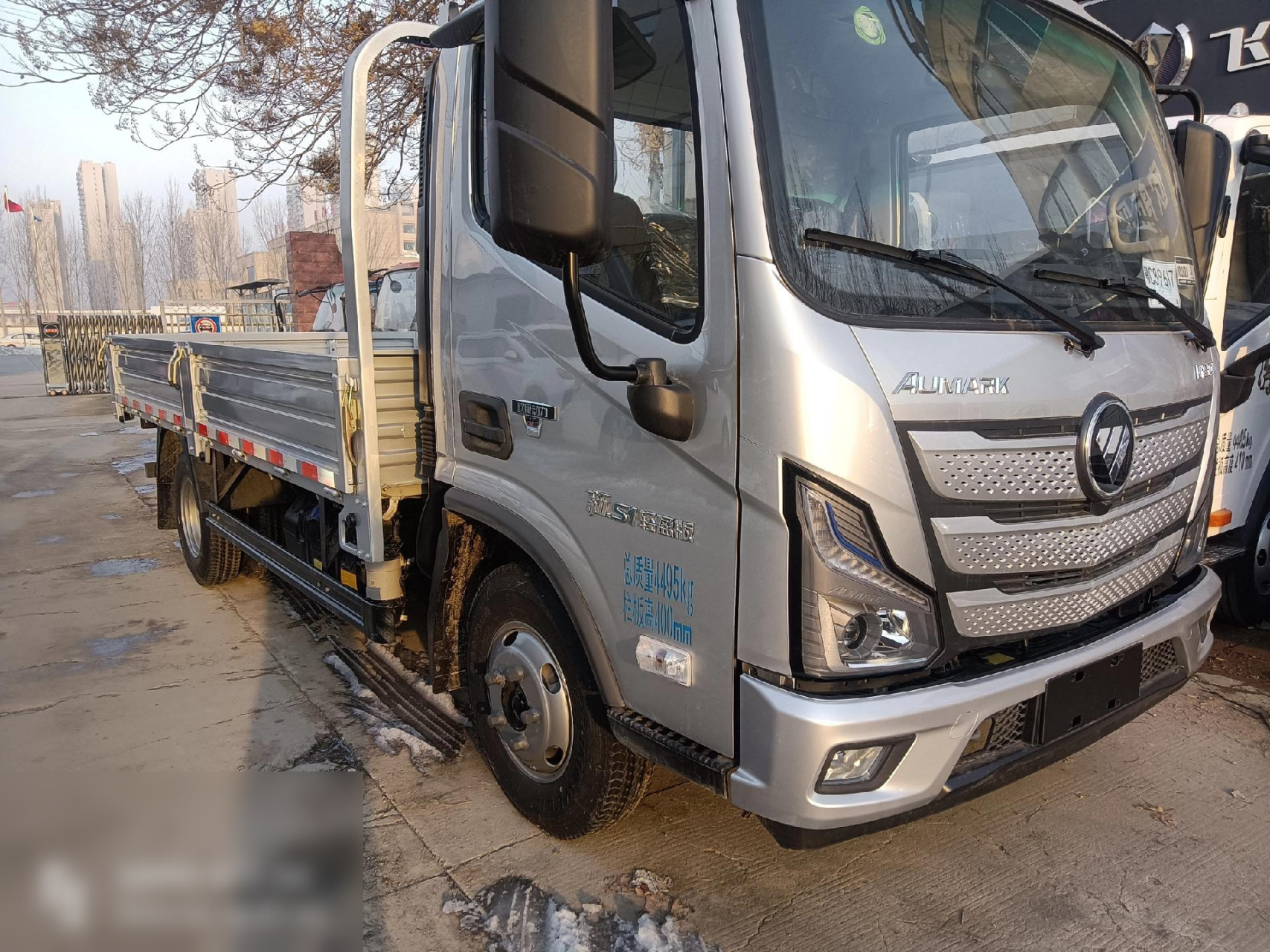 欧马可s1轻盈版,配欧康140马力发动机,万里扬六速变速箱,700真空胎,五