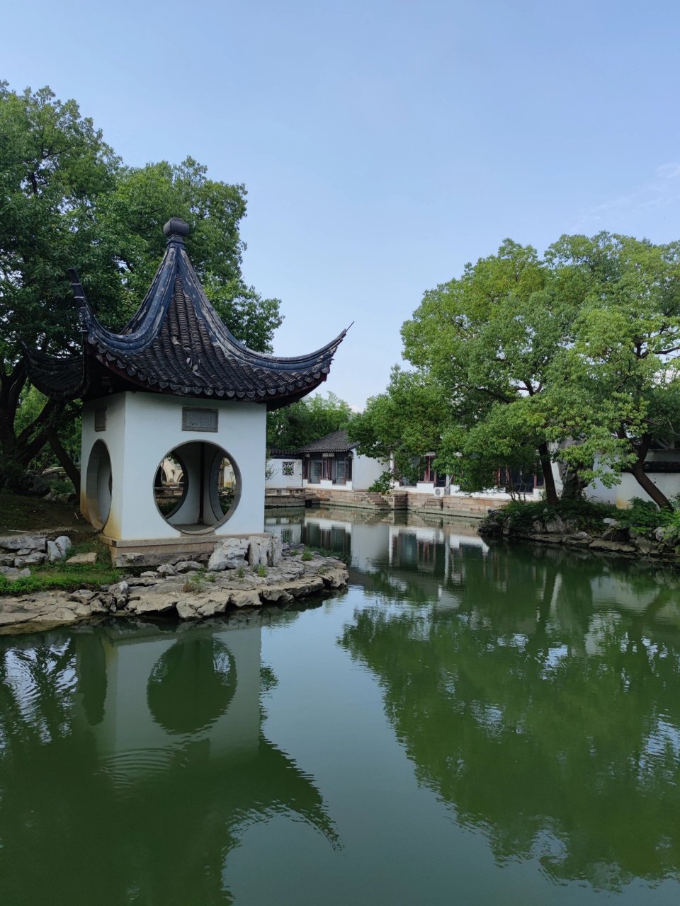 拥有两位帝王觊觎的奇石,苏州静思园 静思园地处苏州吴江区,拥有苏州