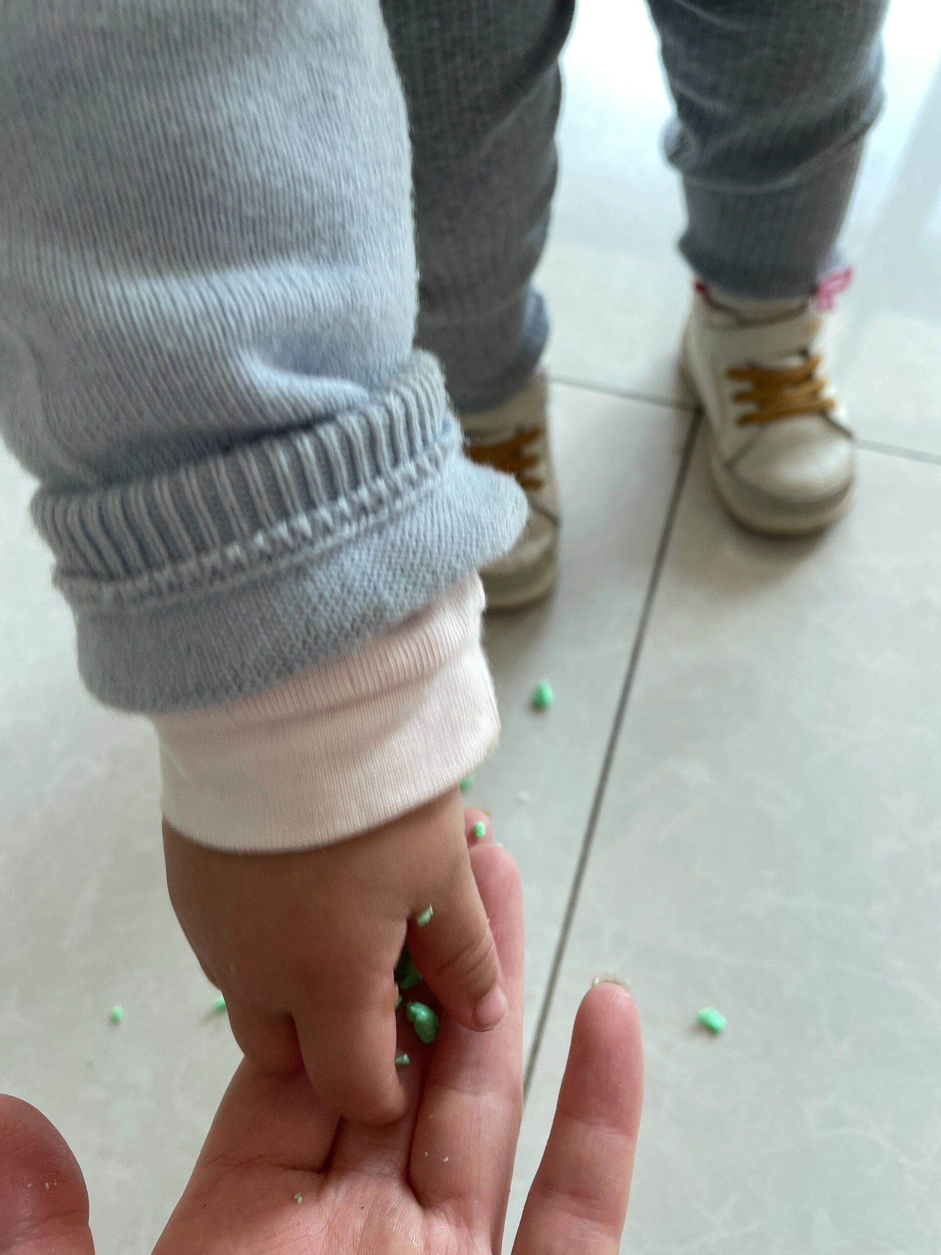 小朋友吃橡皮了,怎么办