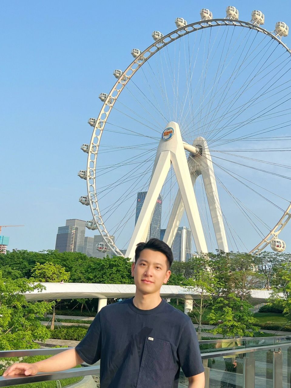 99欢乐港湾 有点喜欢这个摩天轮99 地铁到临海出来小走几步就到啦